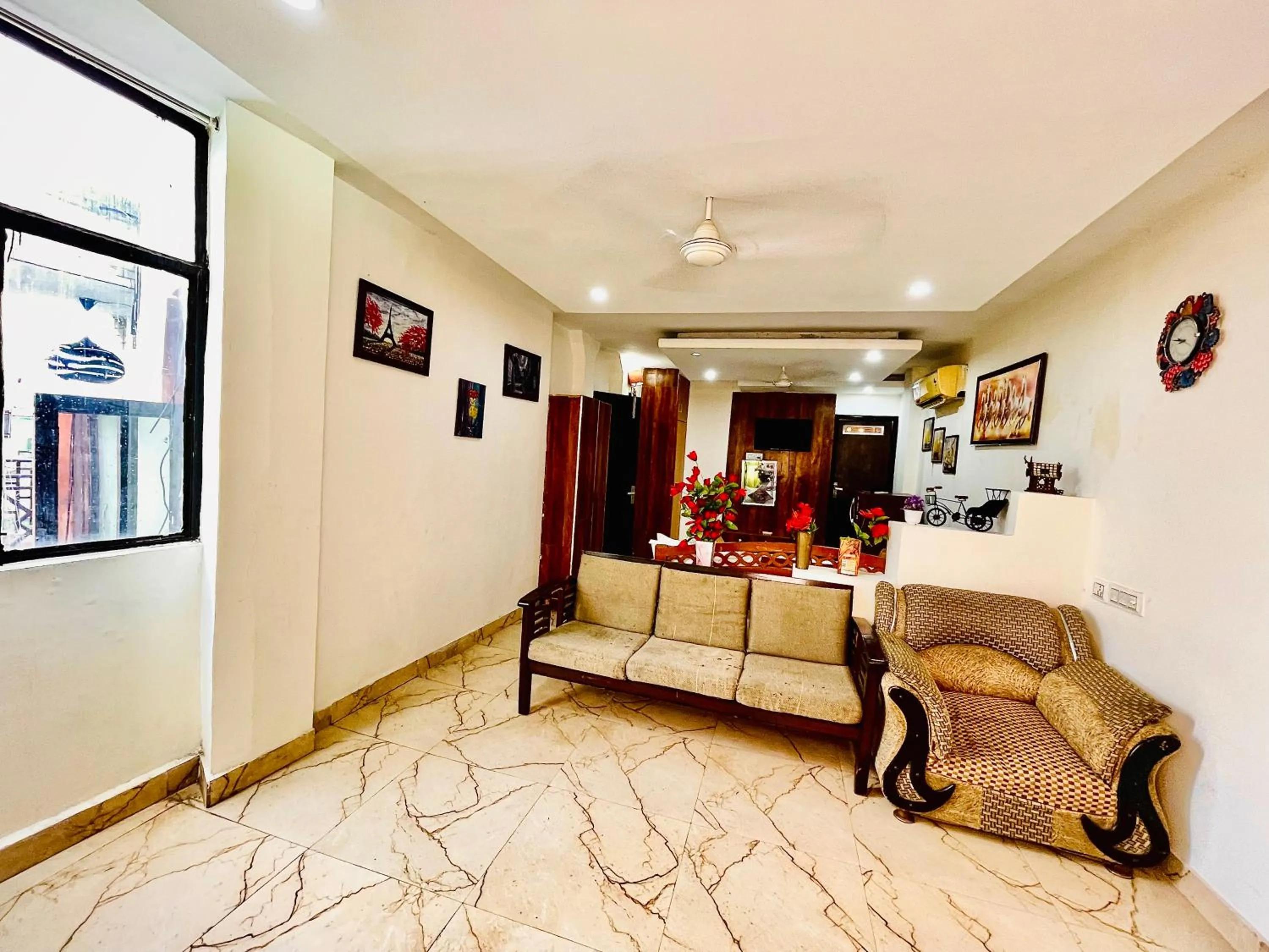 Bed in Hotel Hauz Khas Inn Near Hauz Khas Fort and Deer Park