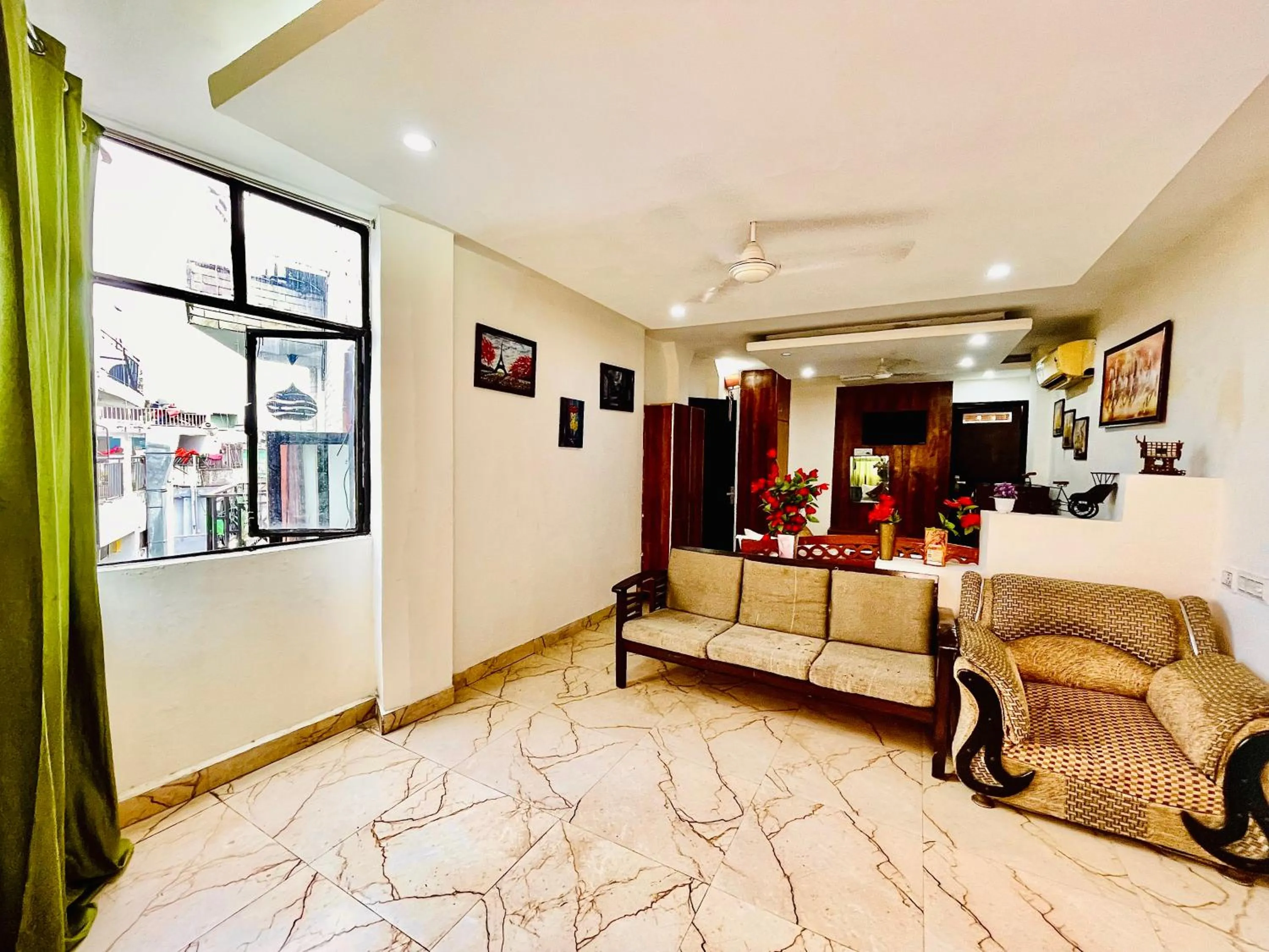 Bed in Hotel Hauz Khas Inn Near Hauz Khas Fort and Deer Park