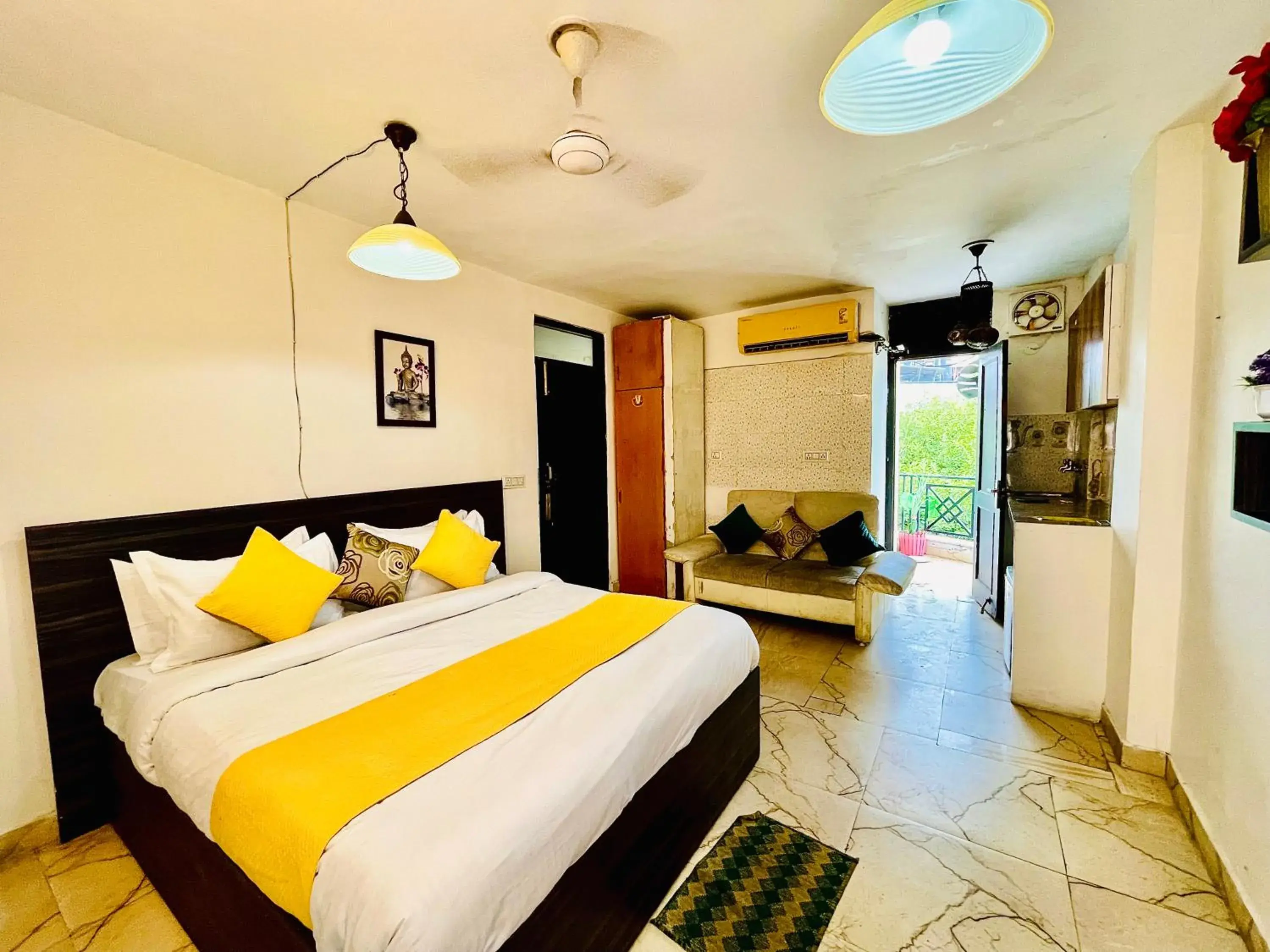 Hotel Hauz Khas Inn Near Hauz Khas Fort and Deer Park Hotel Hauz Khas Inn Near Hauz Khas Fort and Deer Park