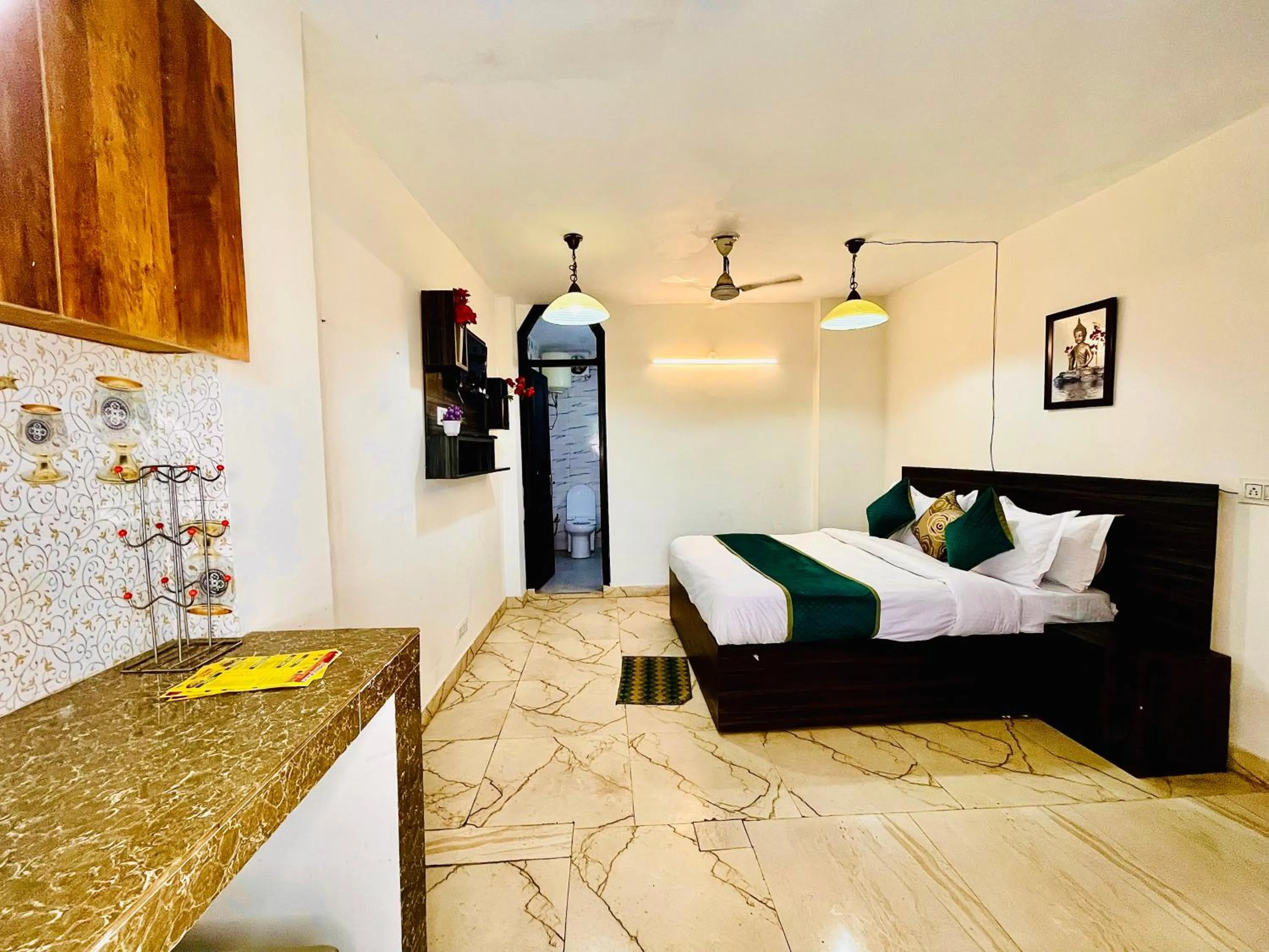 Living room in Hotel Hauz Khas Inn Near Hauz Khas Fort and Deer Park