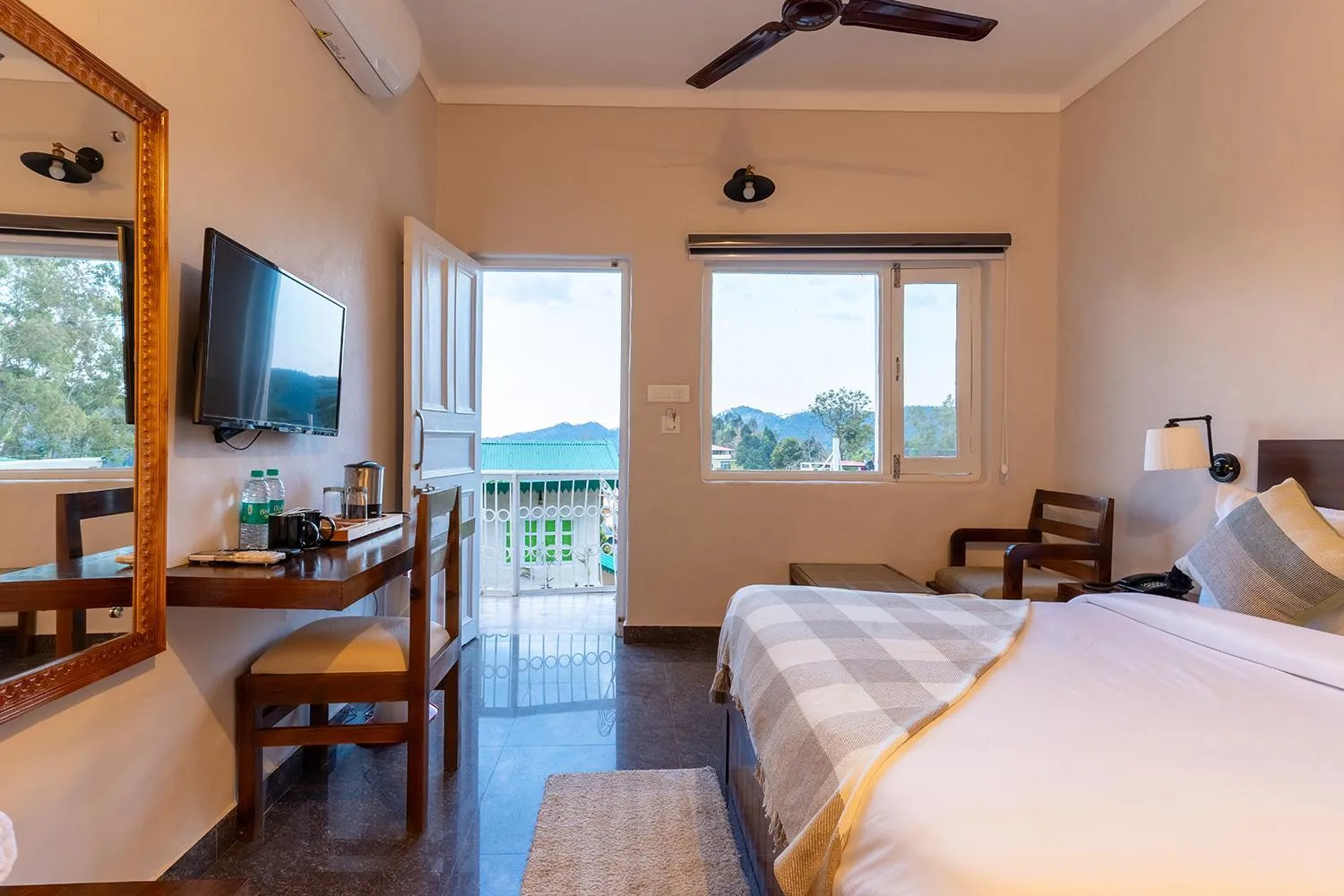 Bedroom, Bed in Maati Resort by The Lake Hill