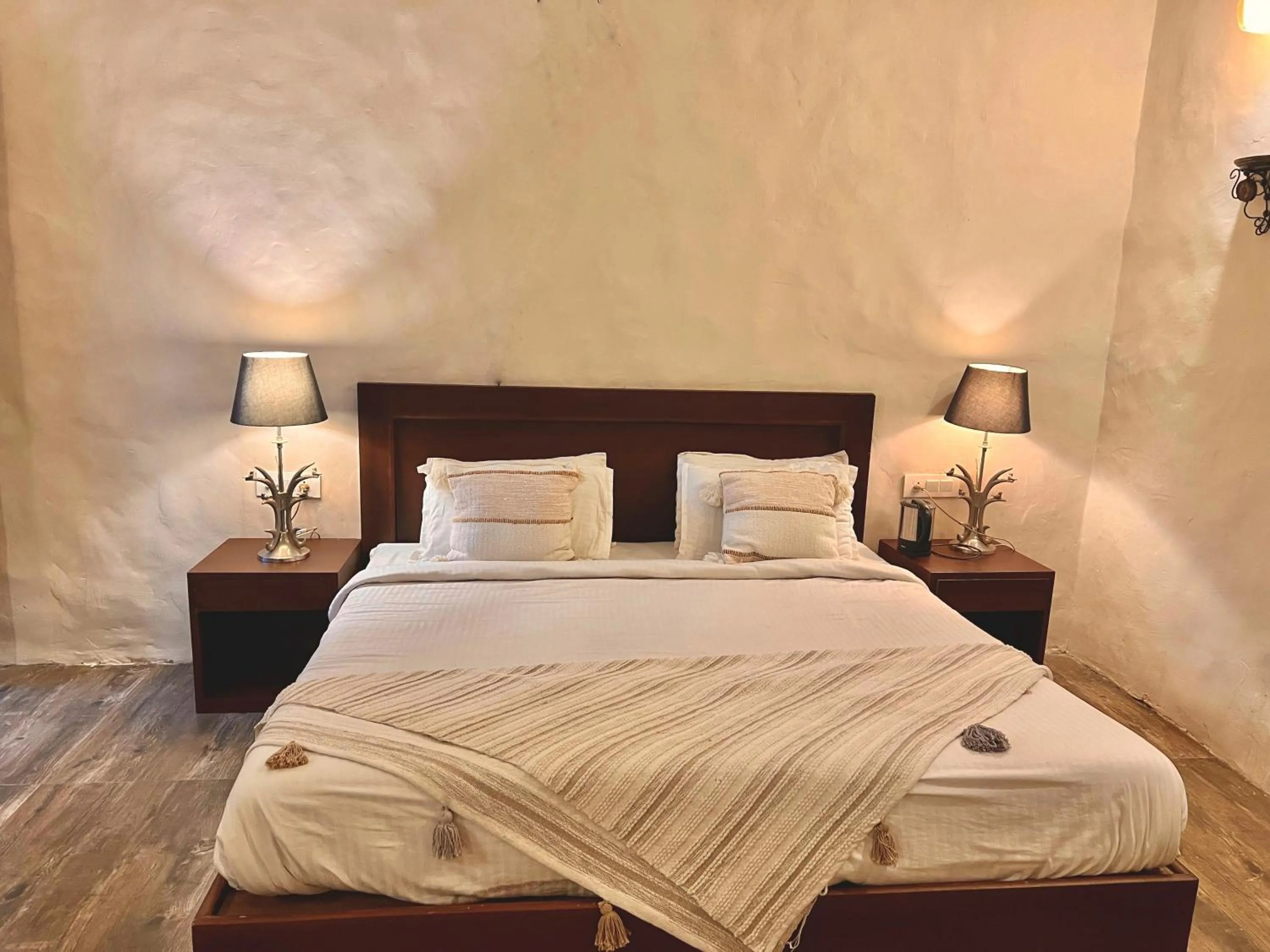 Photo of the whole room, Bed in Maati Resort by The Lake Hill