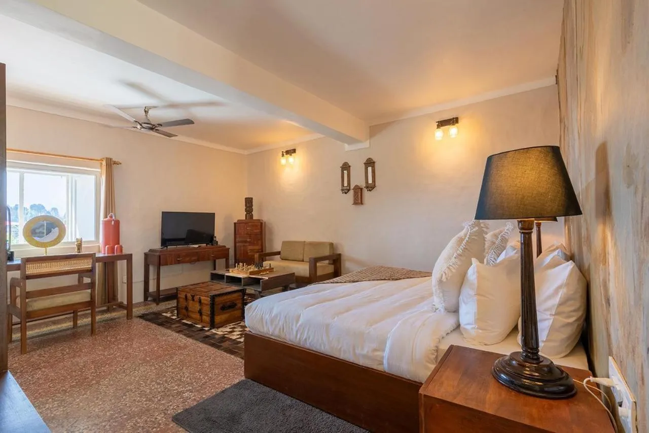 Photo of the whole room, Bed in Maati Resort by The Lake Hill