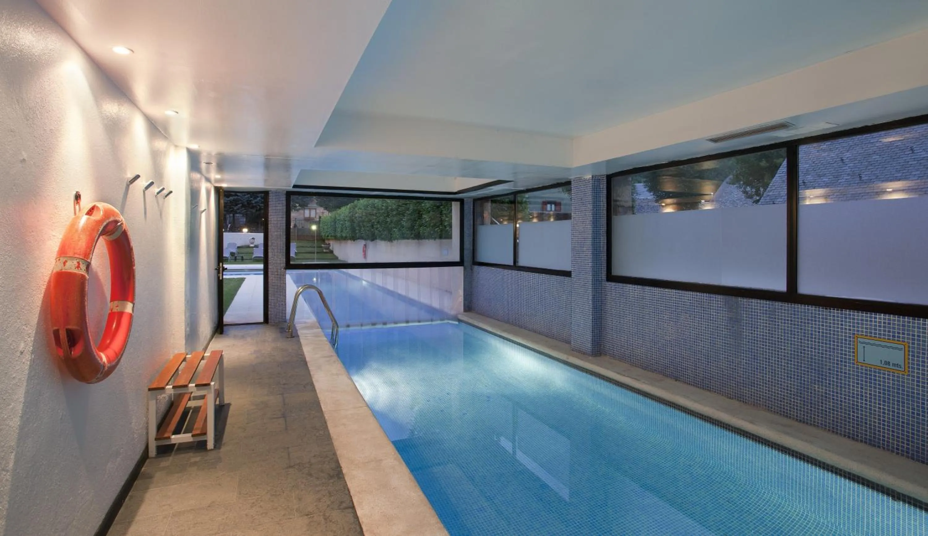 Swimming pool in Parador de Artíes