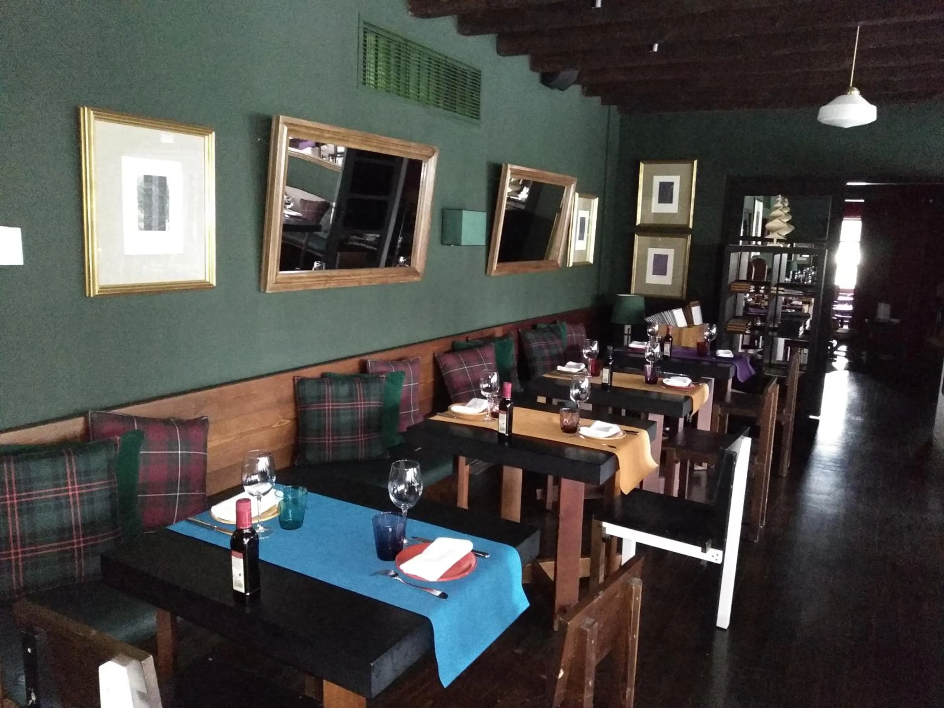 Restaurant/places to eat in Parador de Artíes