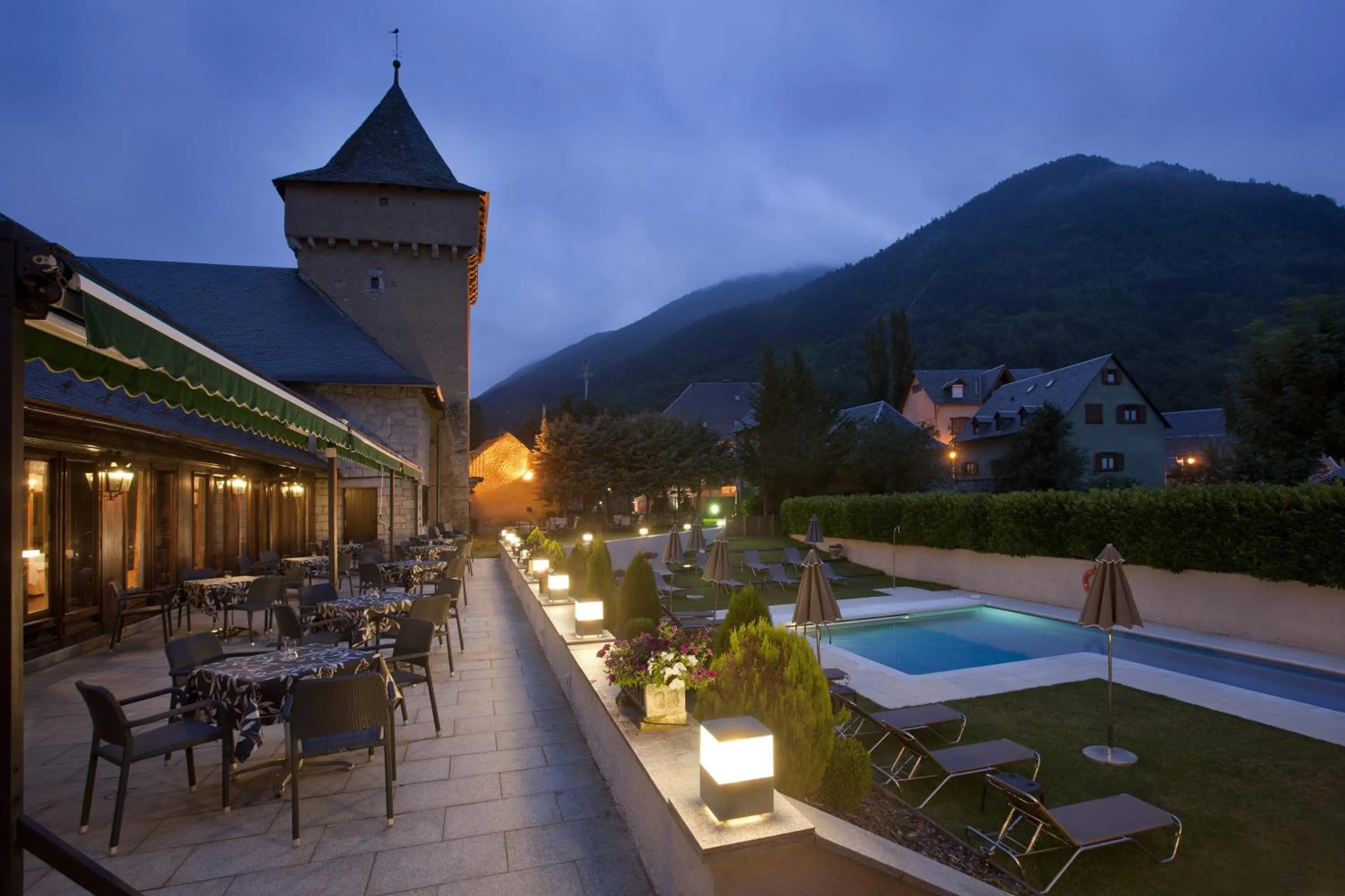 Swimming pool in Parador de Artíes
