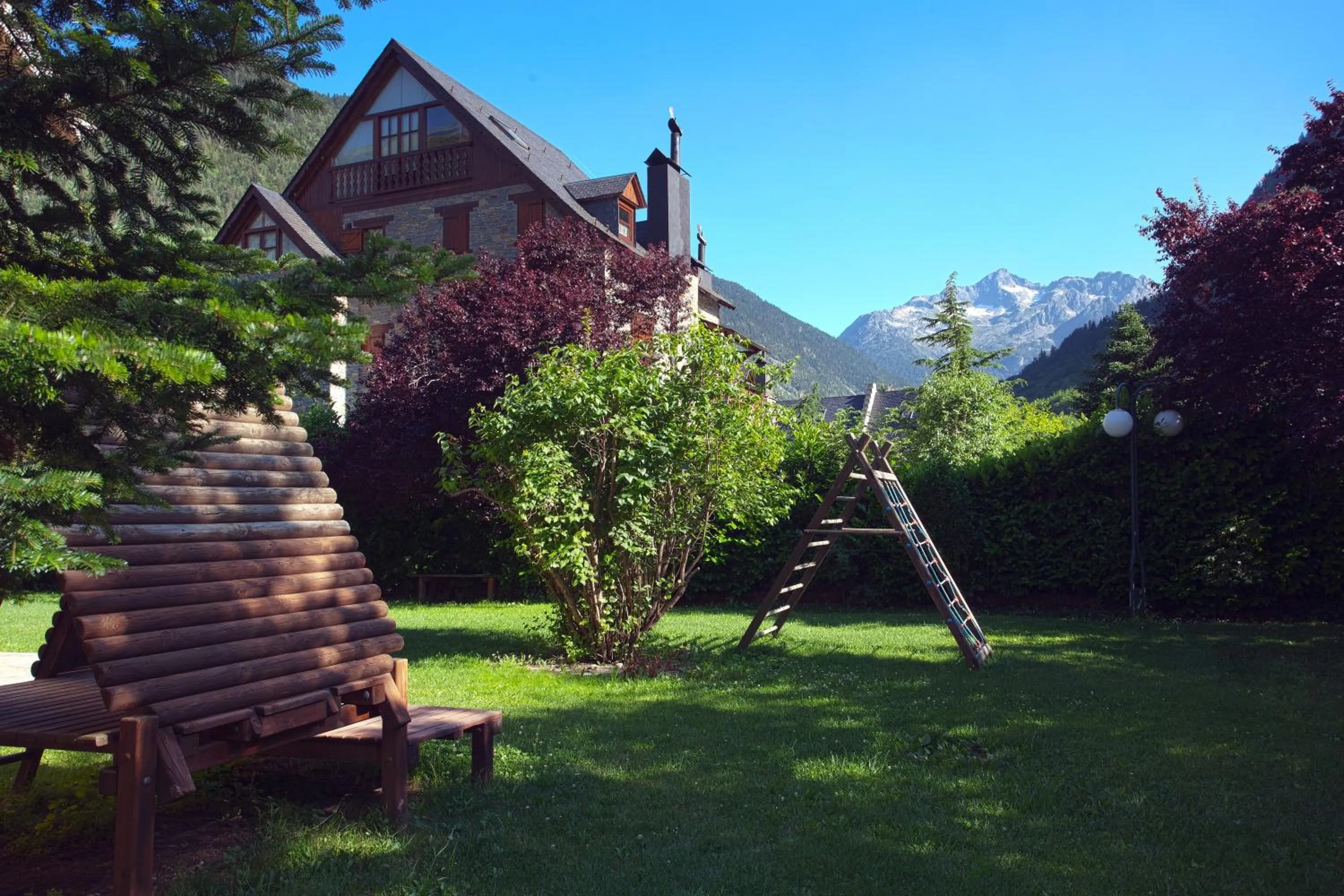 Facade/entrance in Parador de Artíes