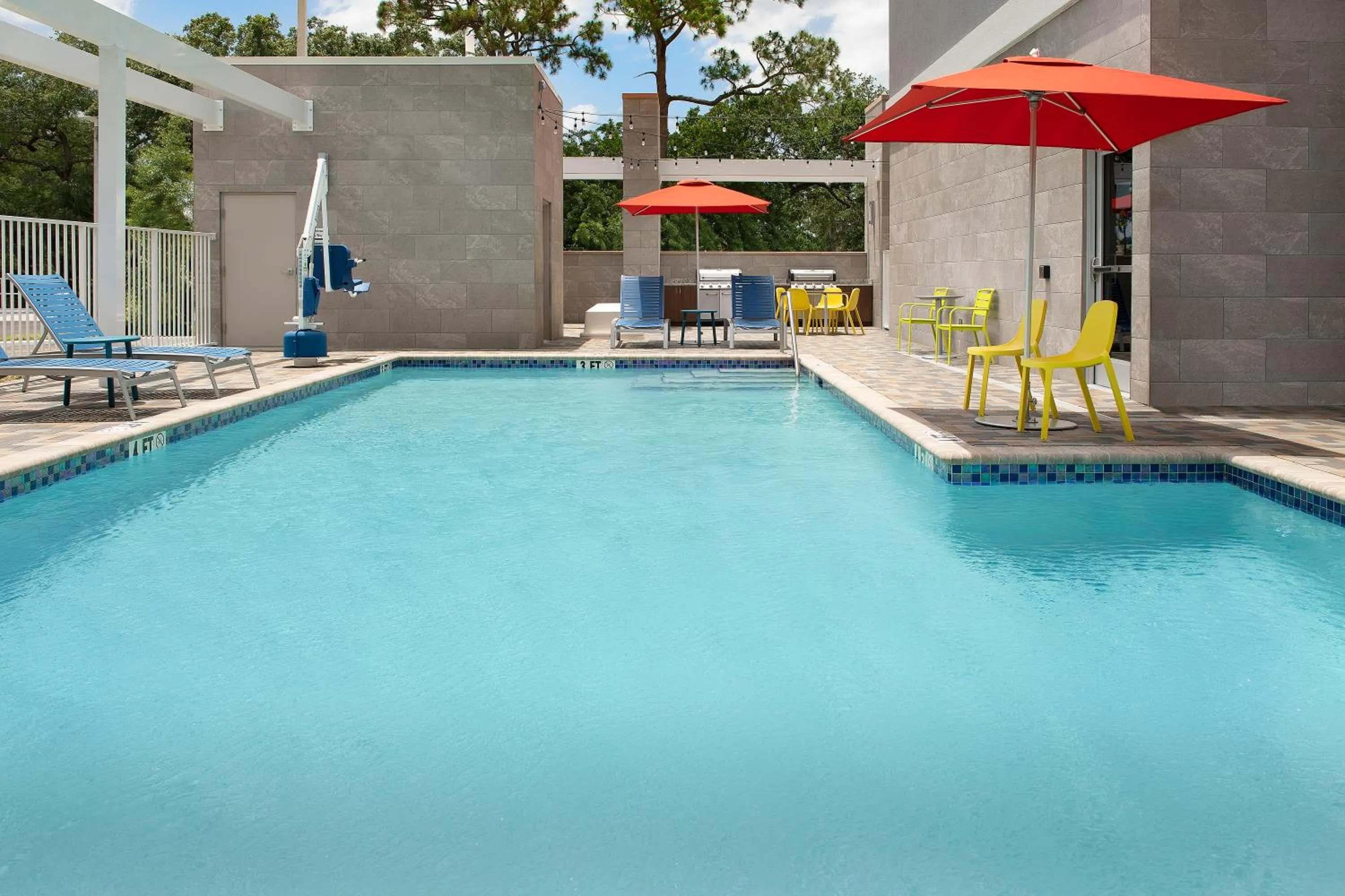 Swimming pool in Home2 Suites By Hilton Weston Ft. Lauderdale