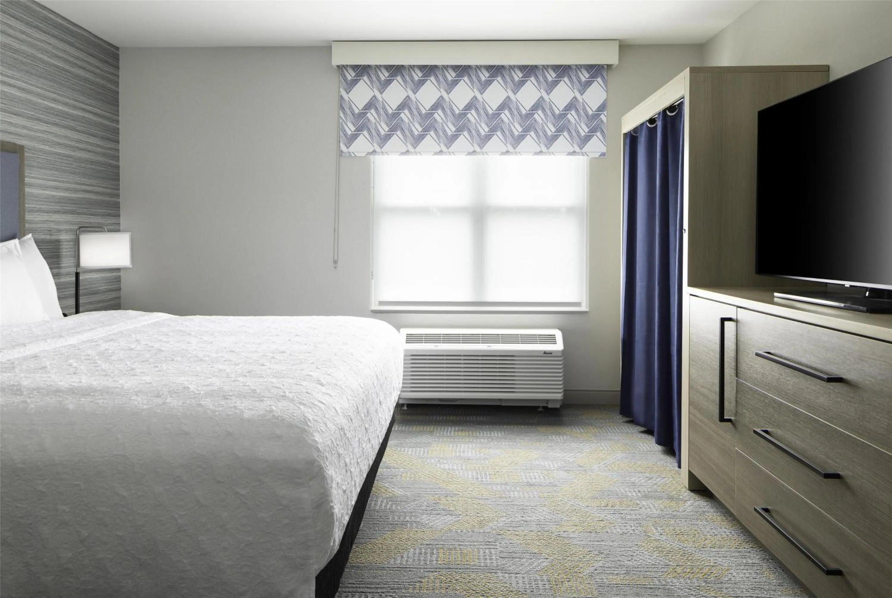 Bed in Home2 Suites By Hilton Kittery