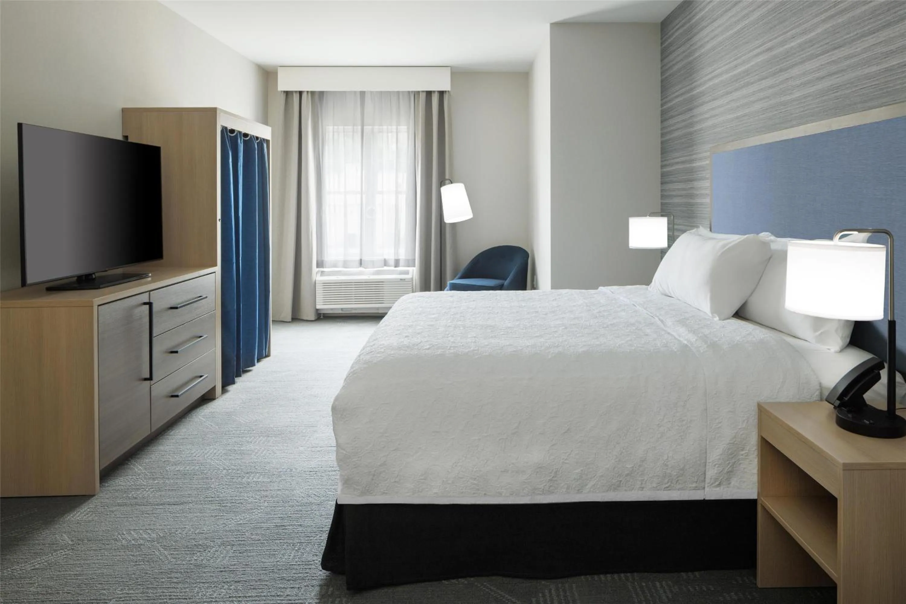 Bed in Home2 Suites By Hilton Kittery