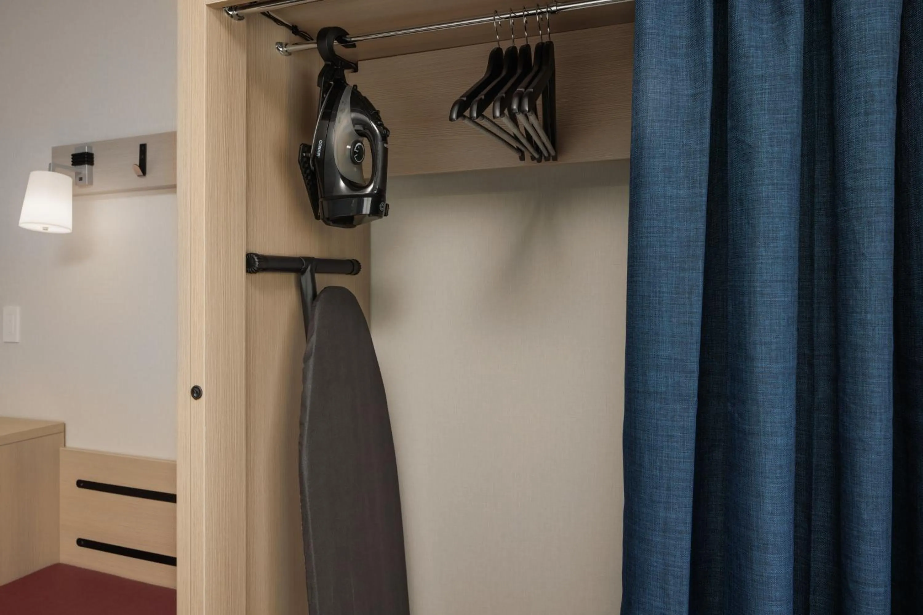 wardrobe in Home2 Suites By Hilton Kittery