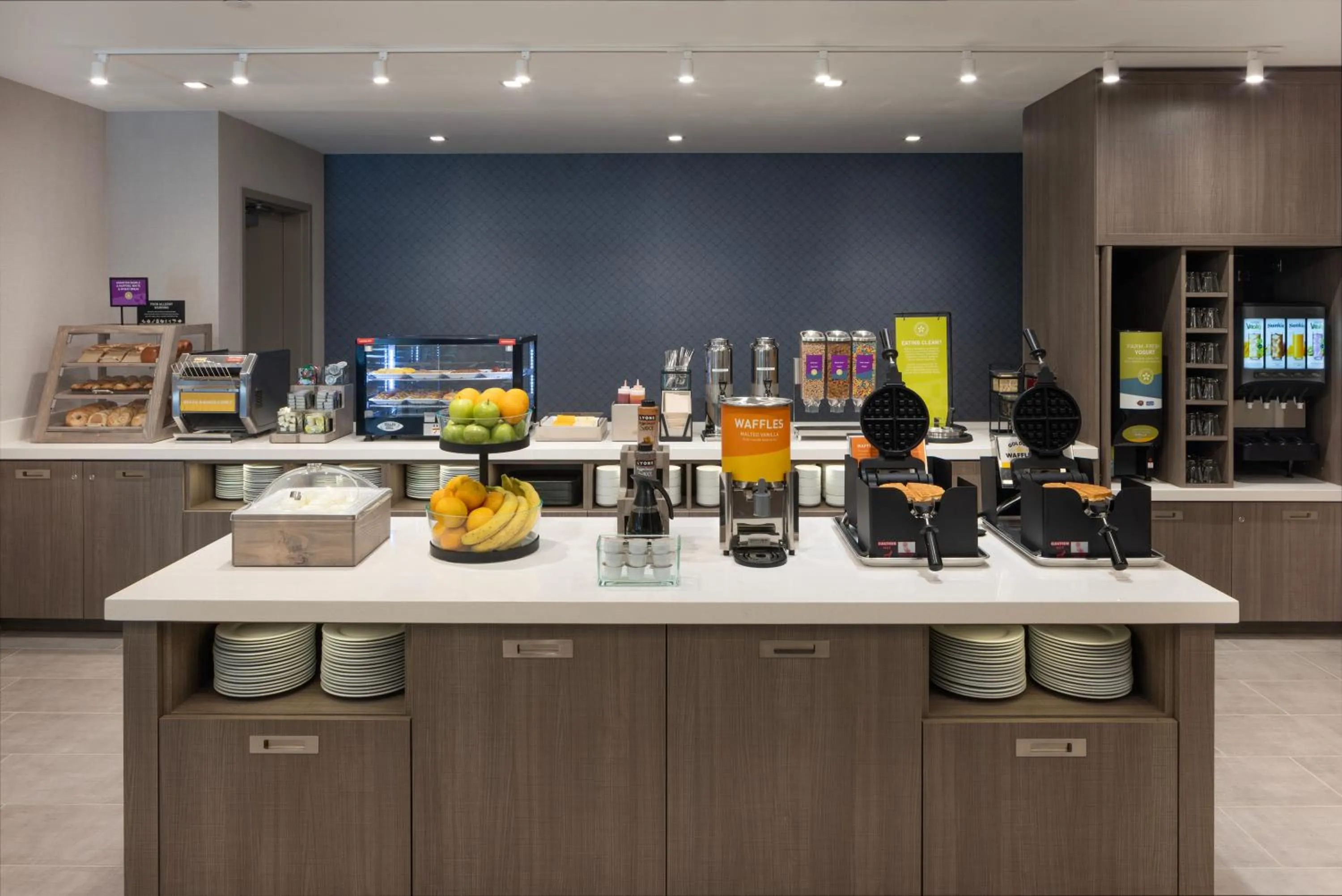 Food and drinks in Home2 Suites By Hilton Kittery