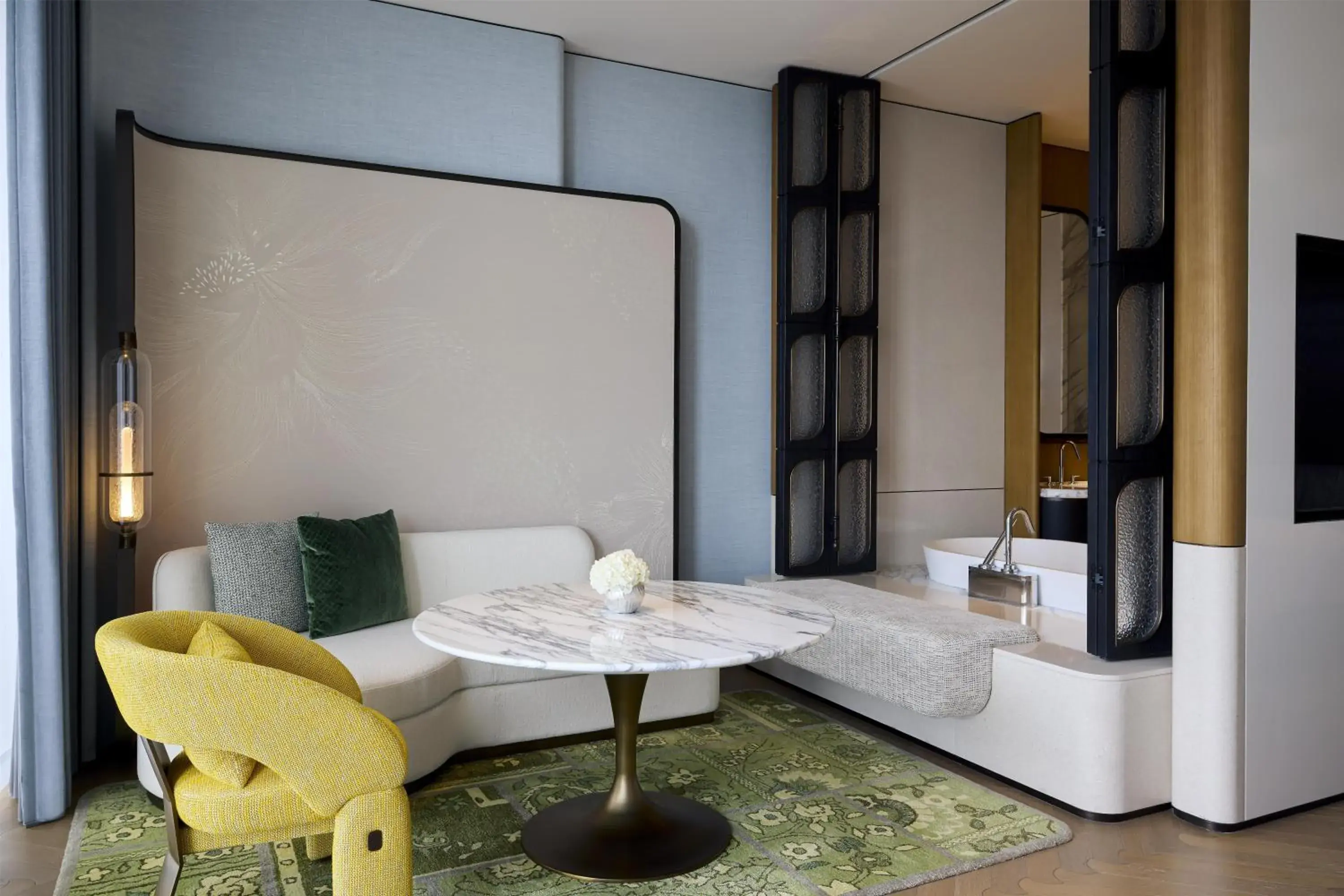 Deluxe Queen Room with Two Queen Beds and River View in Waldorf Astoria Shanghai Qiantan Deluxe Queen Room with Two Queen Beds and River View in Waldorf Astoria Shanghai Qiantan