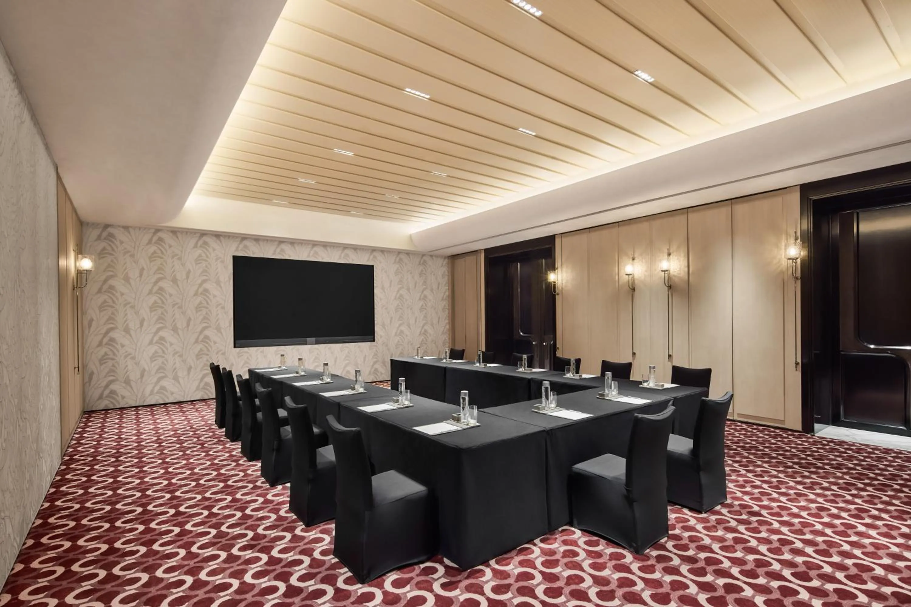 Meeting/conference room in Waldorf Astoria Shanghai Qiantan