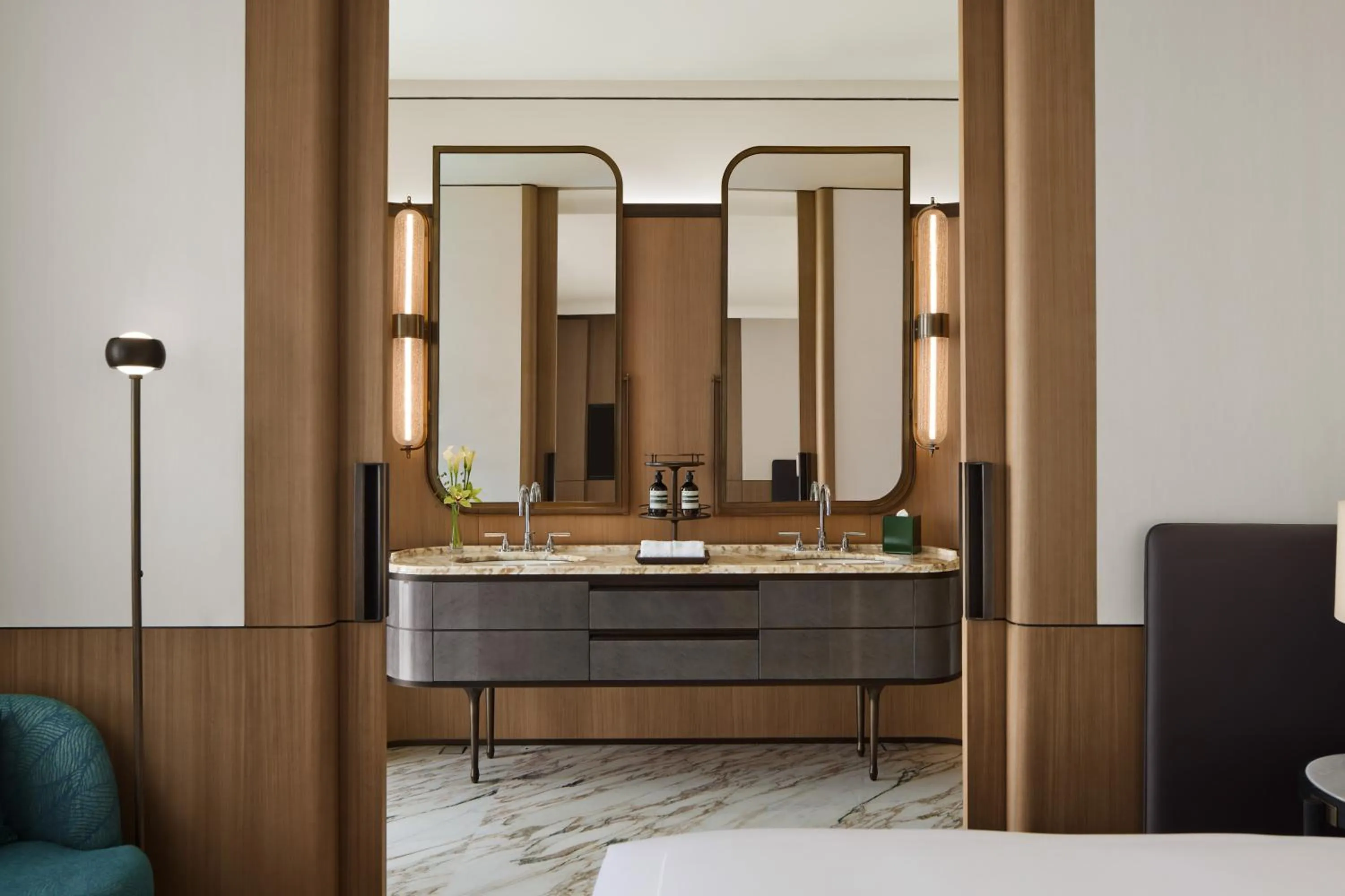 Toilet in Waldorf Astoria Shanghai Qiantan