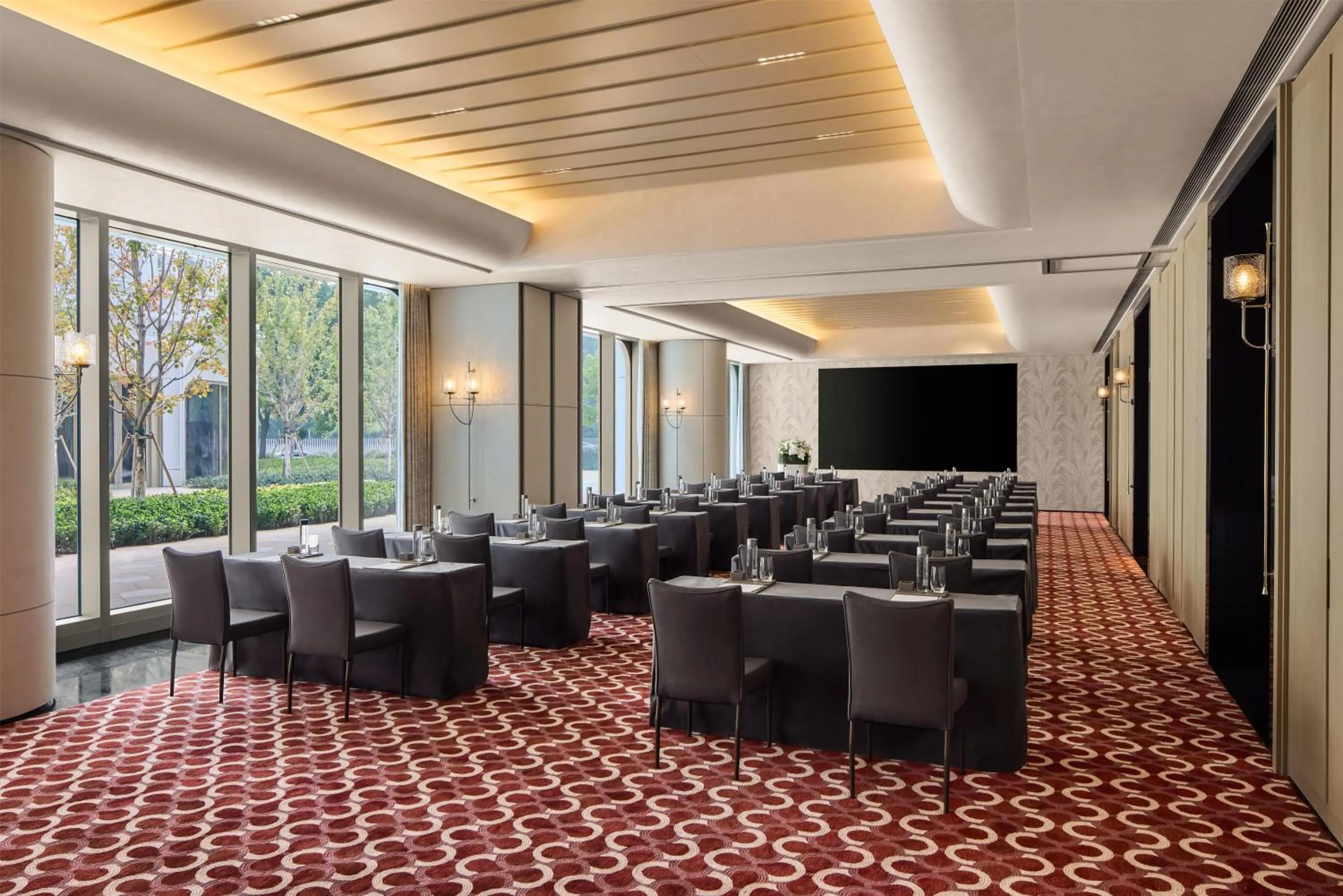 Meeting/conference room in Waldorf Astoria Shanghai Qiantan