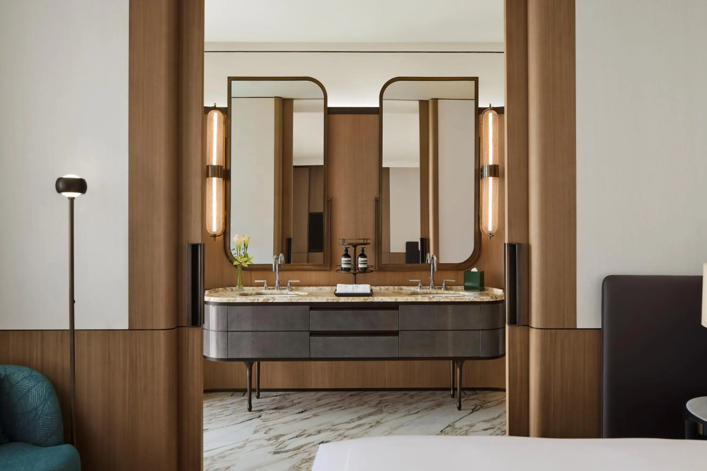 Toilet in Waldorf Astoria Shanghai Qiantan