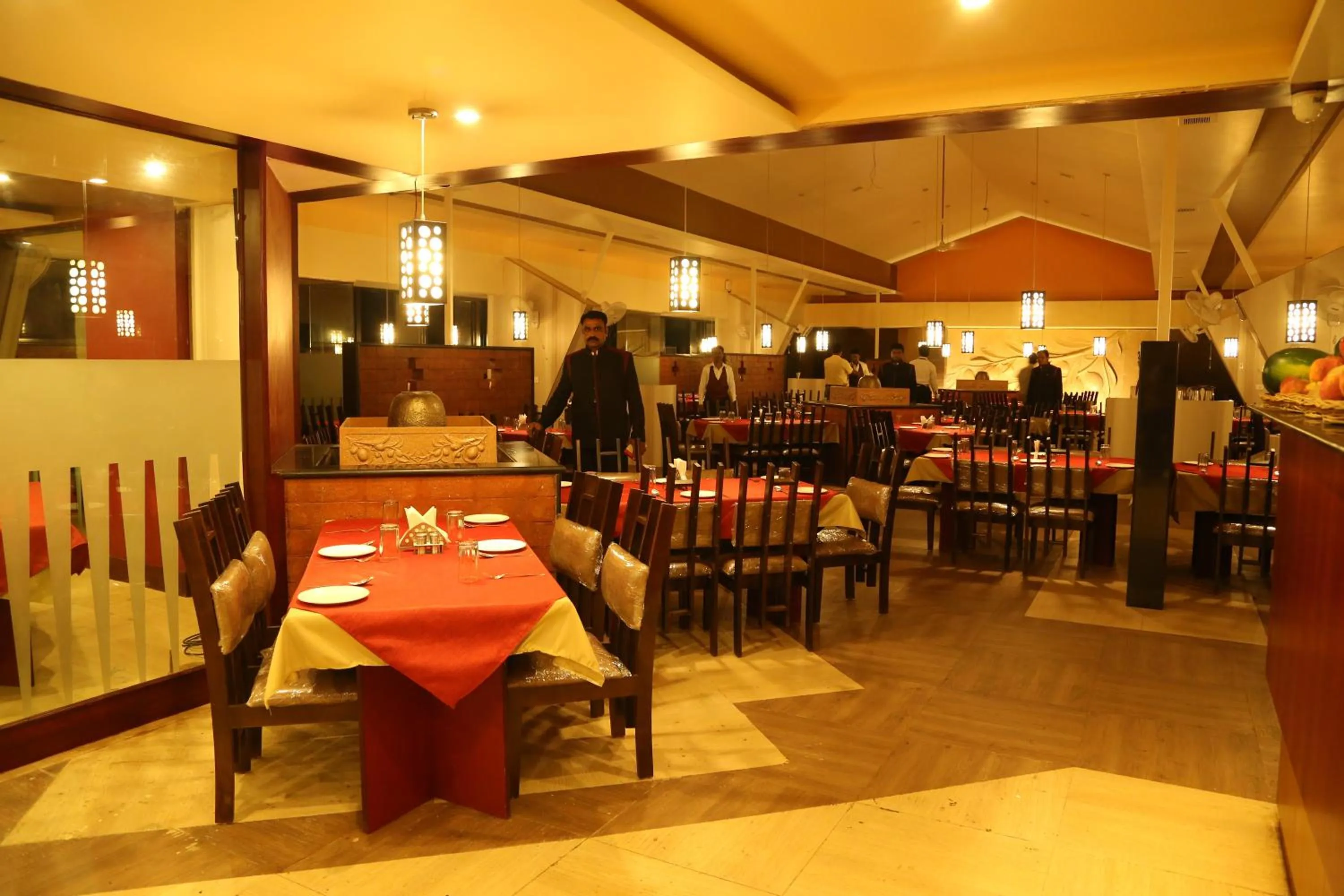 Restaurant/places to eat in Hotel Metropolis