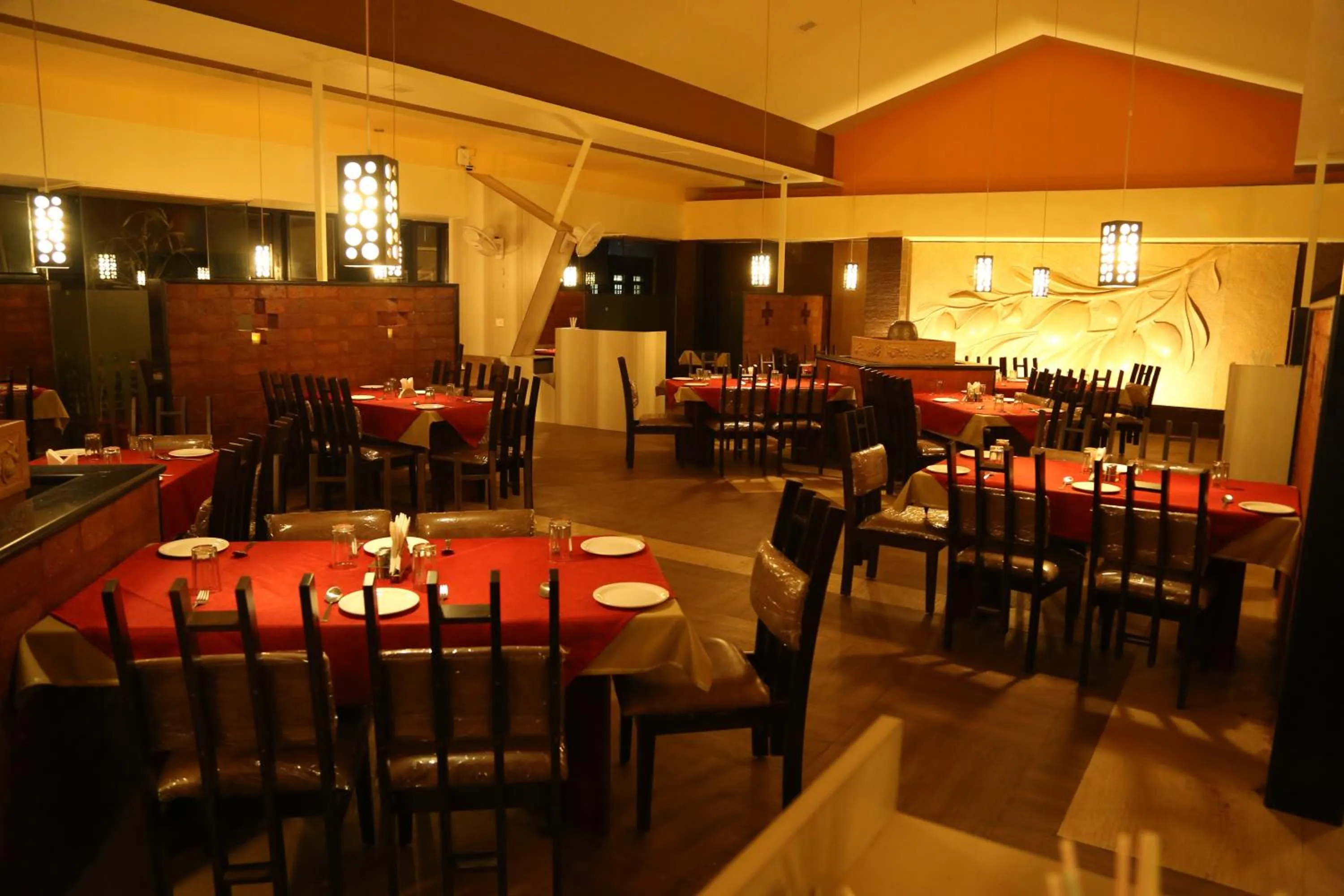 Restaurant/places to eat in Hotel Metropolis