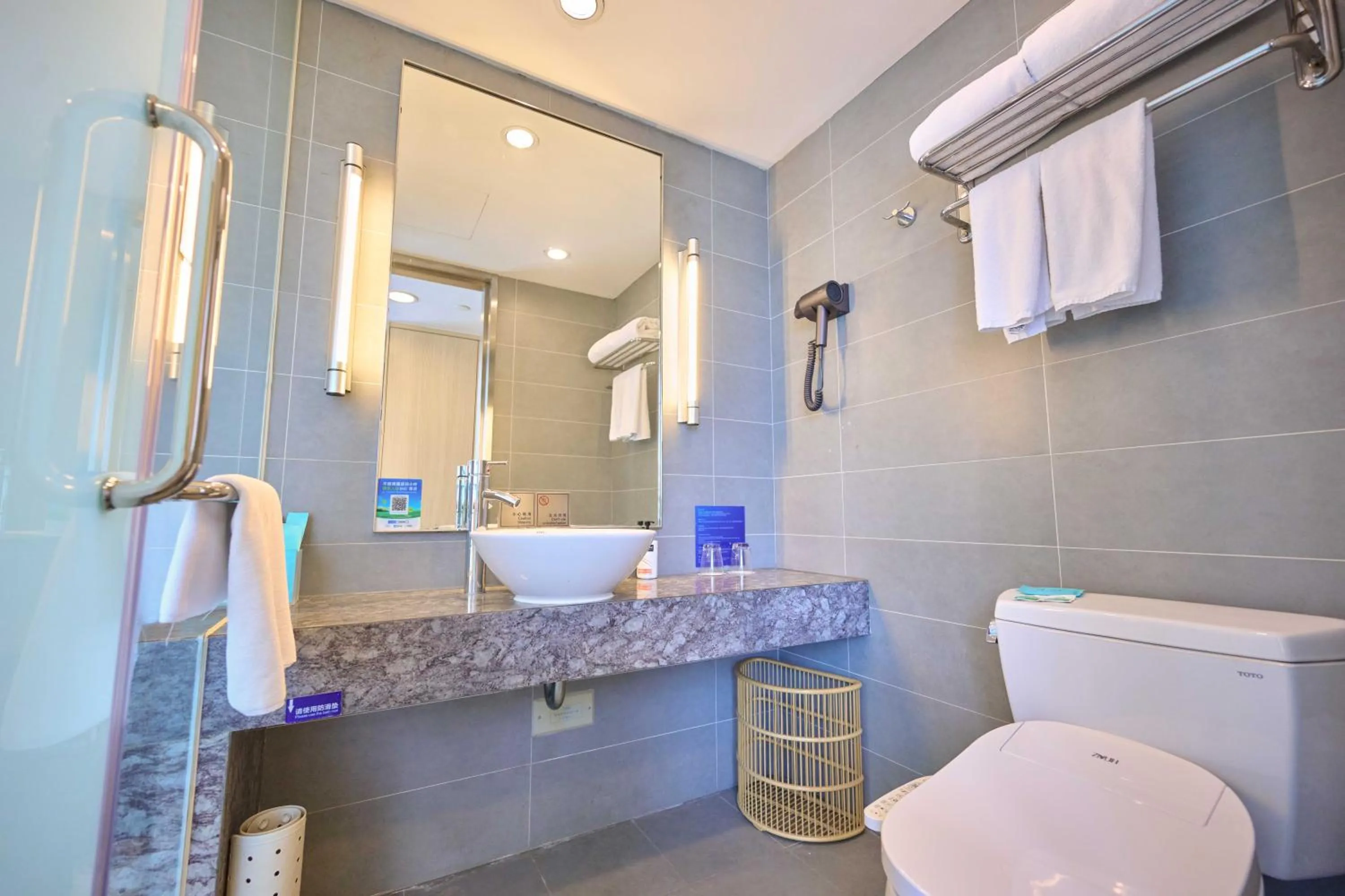 Toilet in Holiday Inn Express Changzhou Lanling by IHG