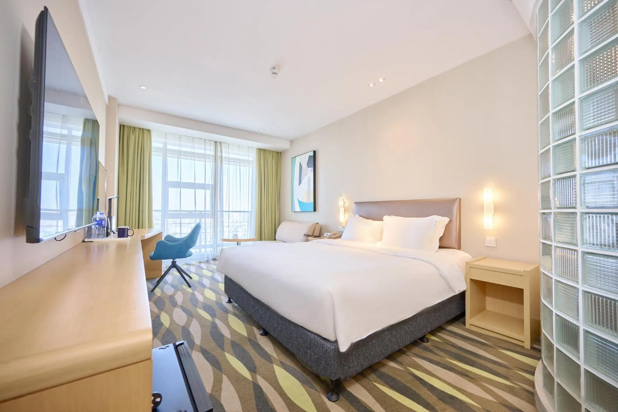 Photo of the whole room, Bed in Holiday Inn Express Changzhou Lanling by IHG