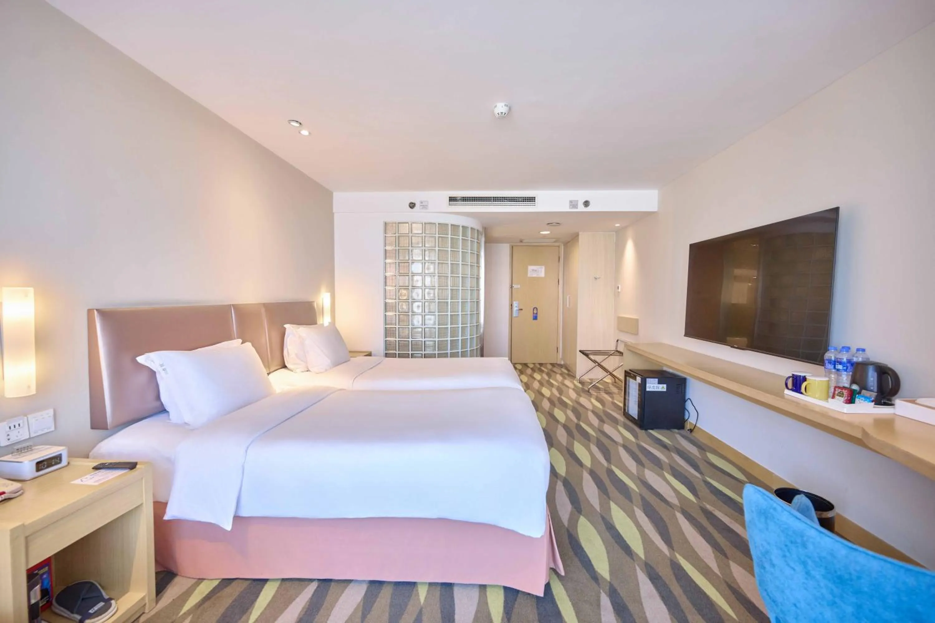 Photo of the whole room, Bed in Holiday Inn Express Changzhou Lanling by IHG