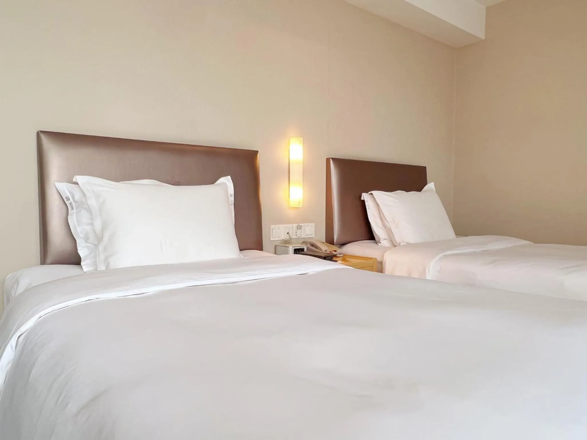 Photo of the whole room, Bed in Holiday Inn Express Changzhou Lanling by IHG