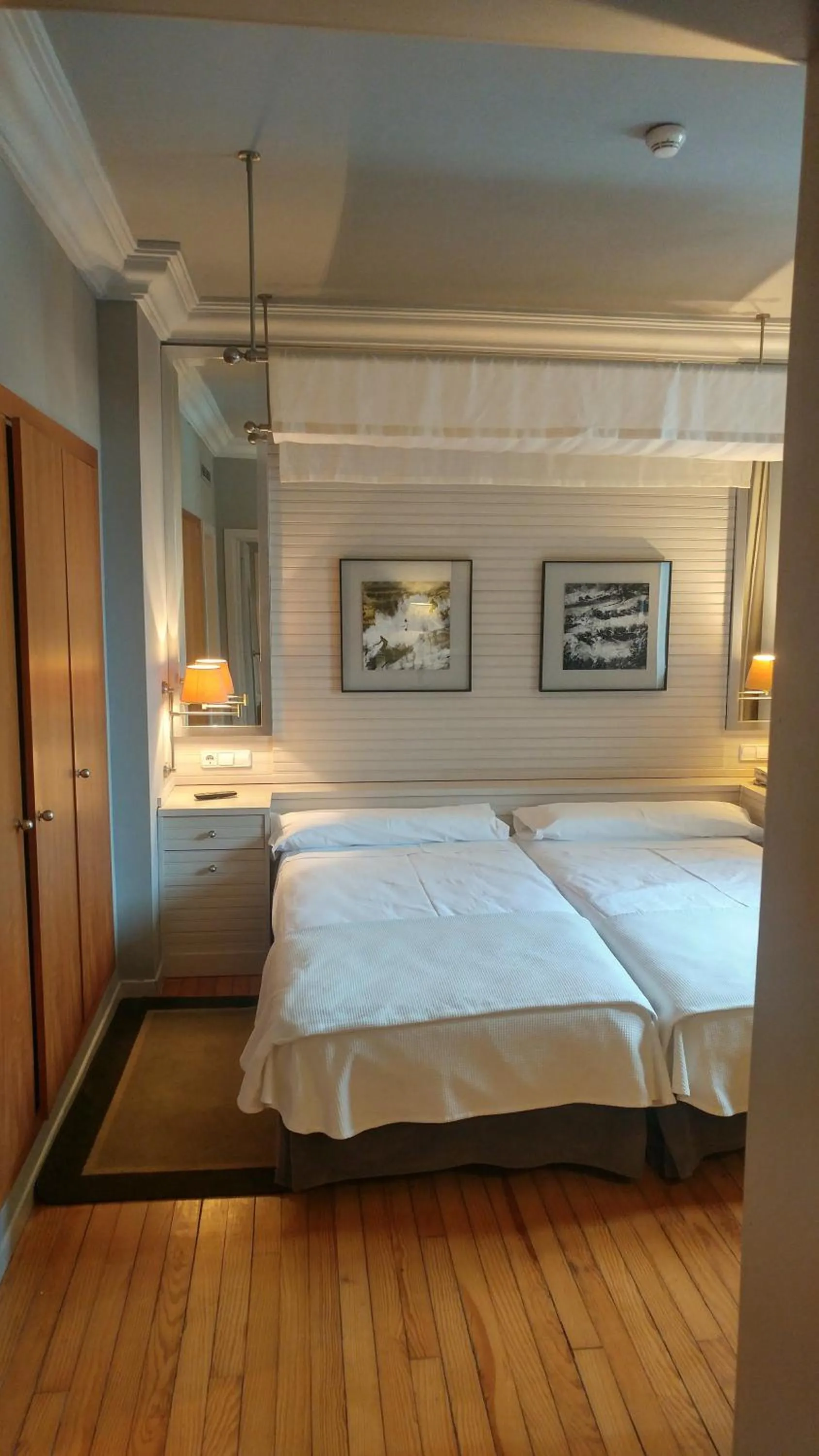 Photo of the whole room, Bed in Parador de Vielha