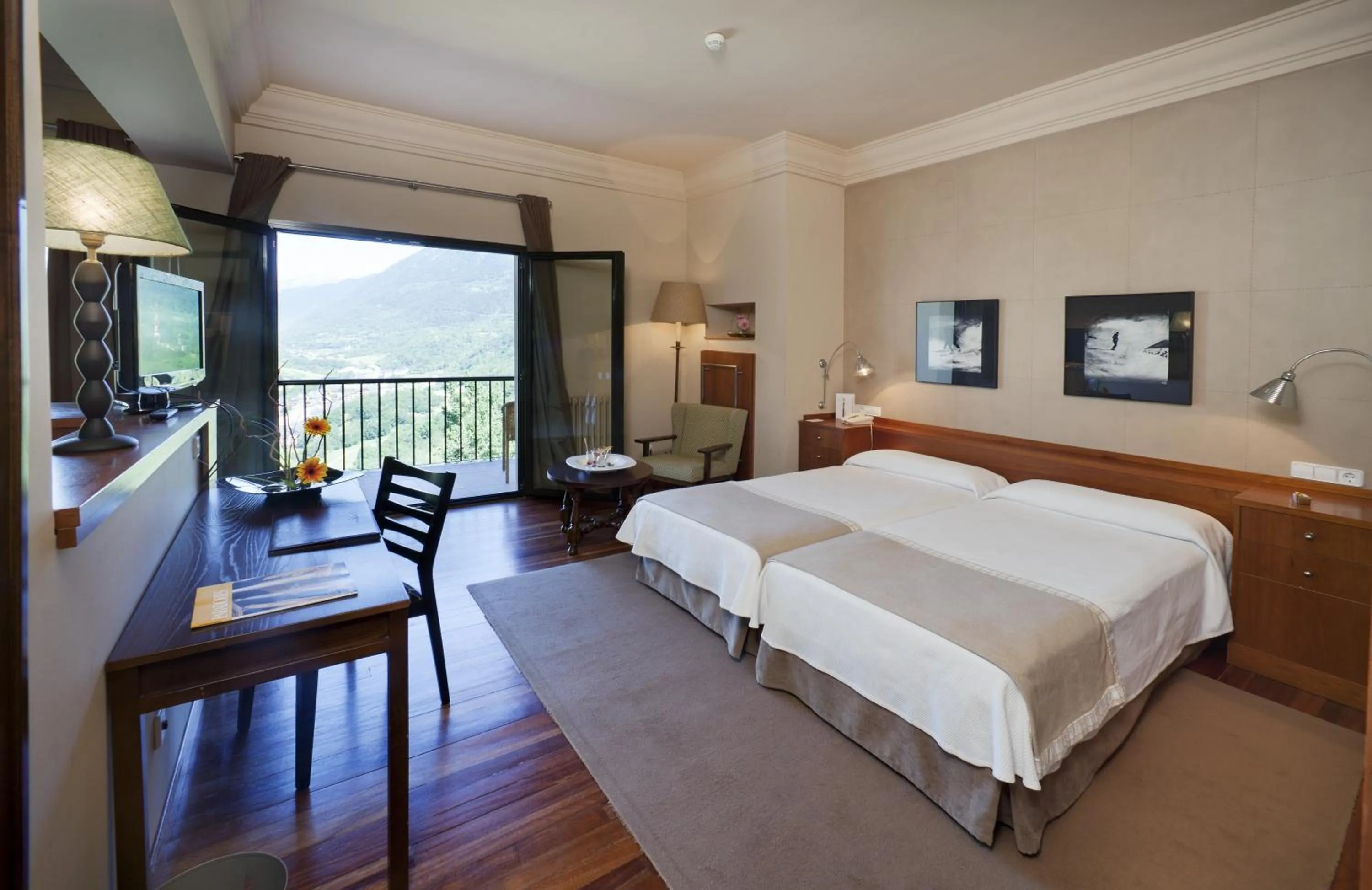 View (from property/room), Bed in Parador de Vielha