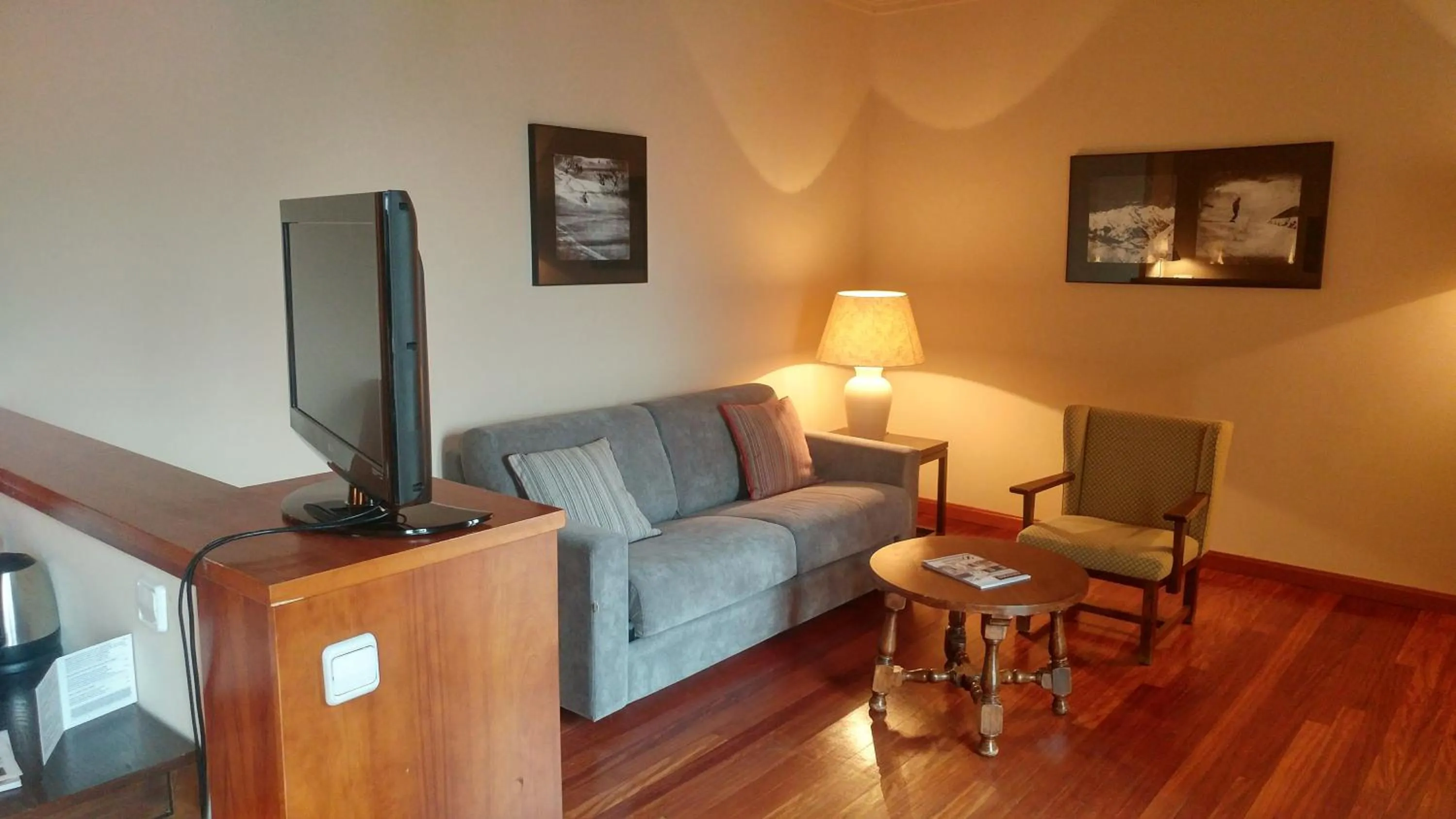 Photo of the whole room in Parador de Vielha