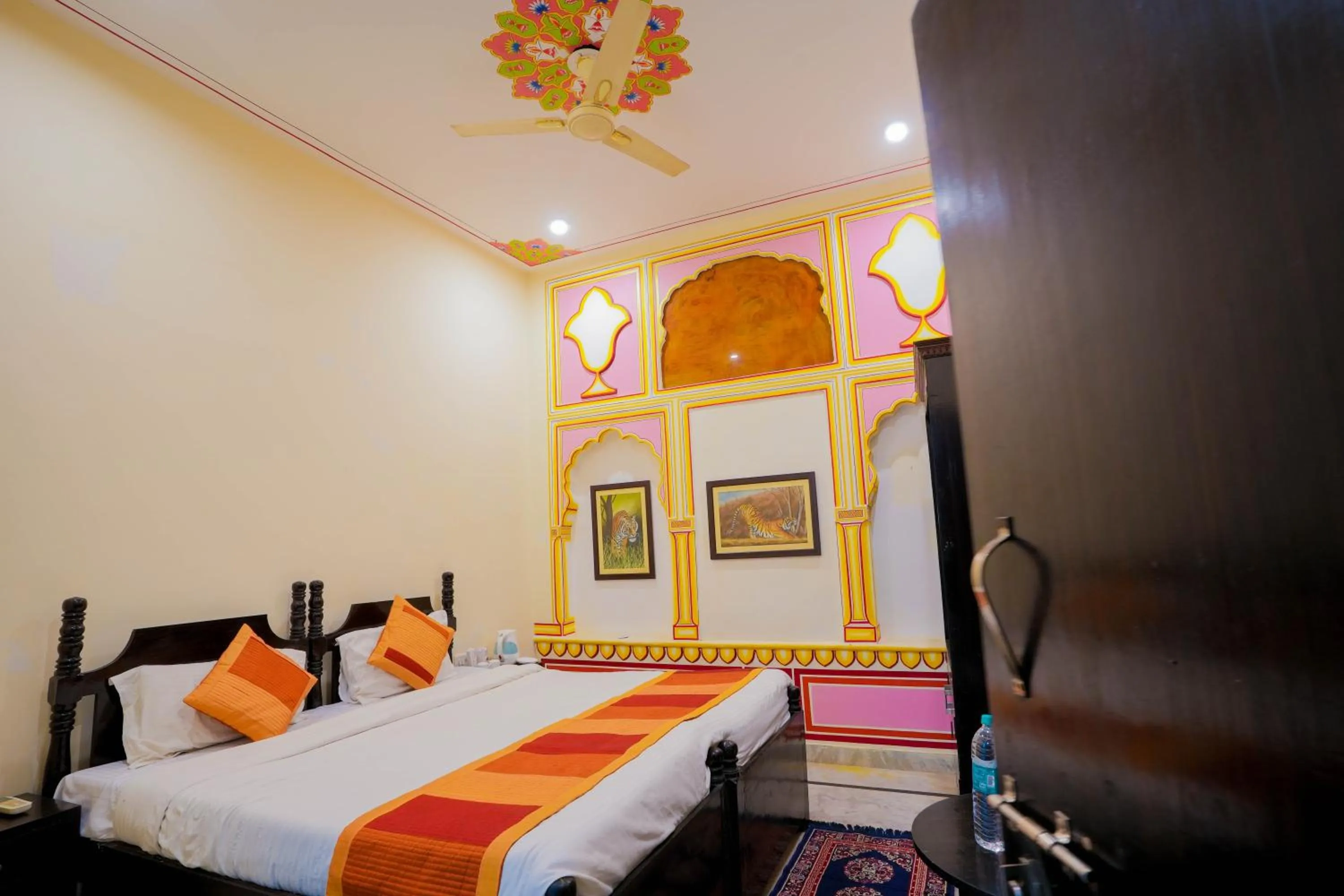 Bed in Rajputana Heritage
