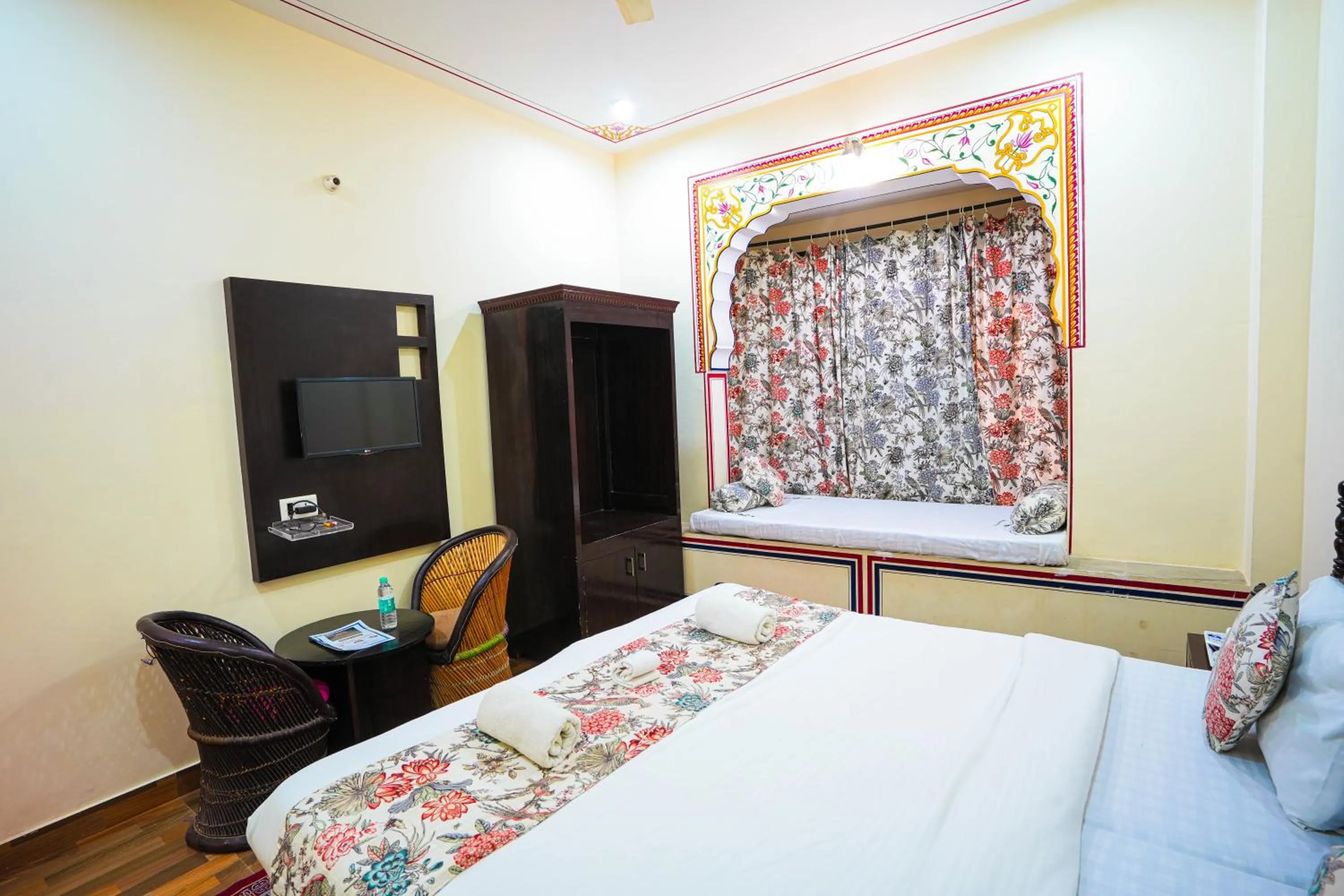Bed in Rajputana Heritage