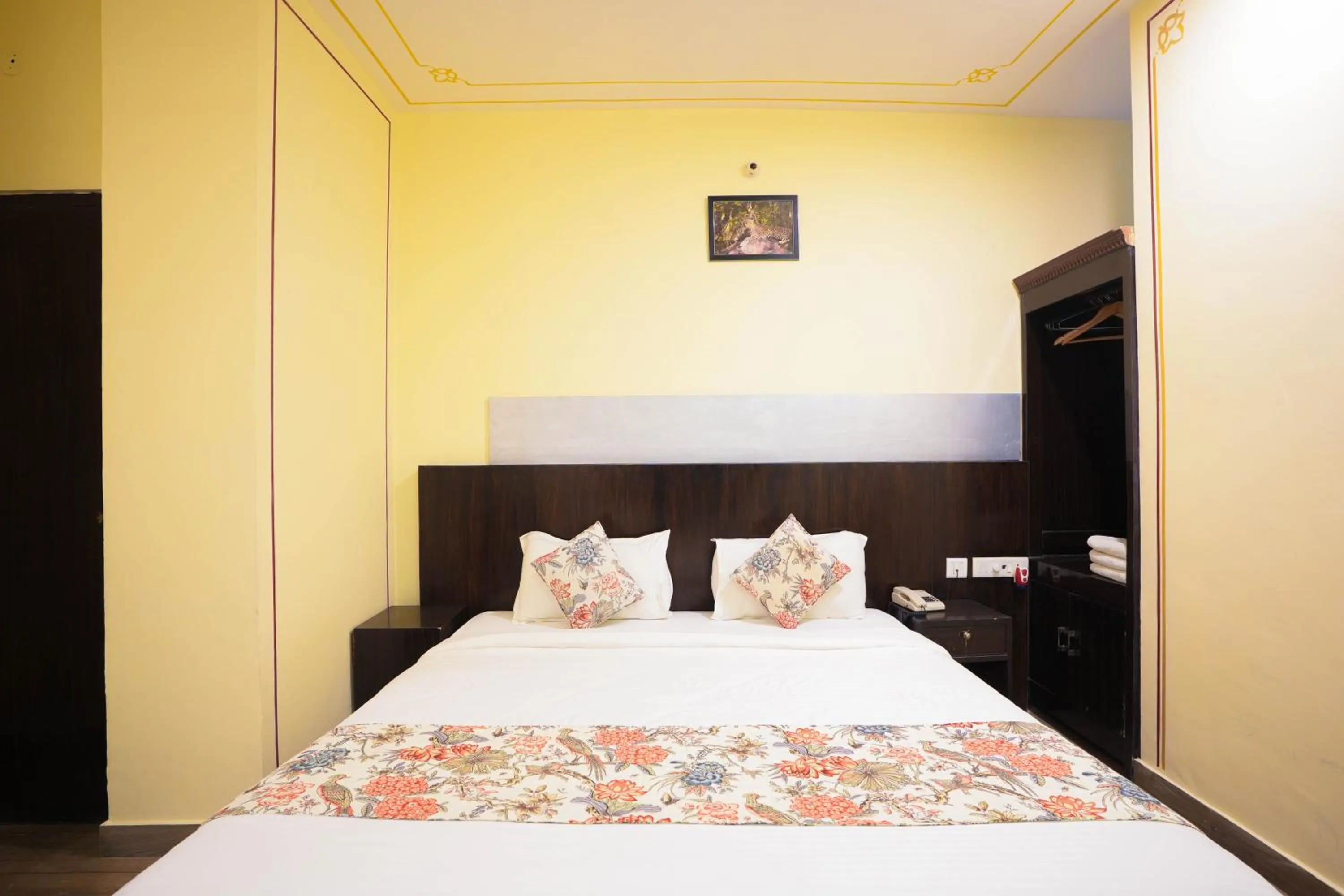 Bed in Rajputana Heritage