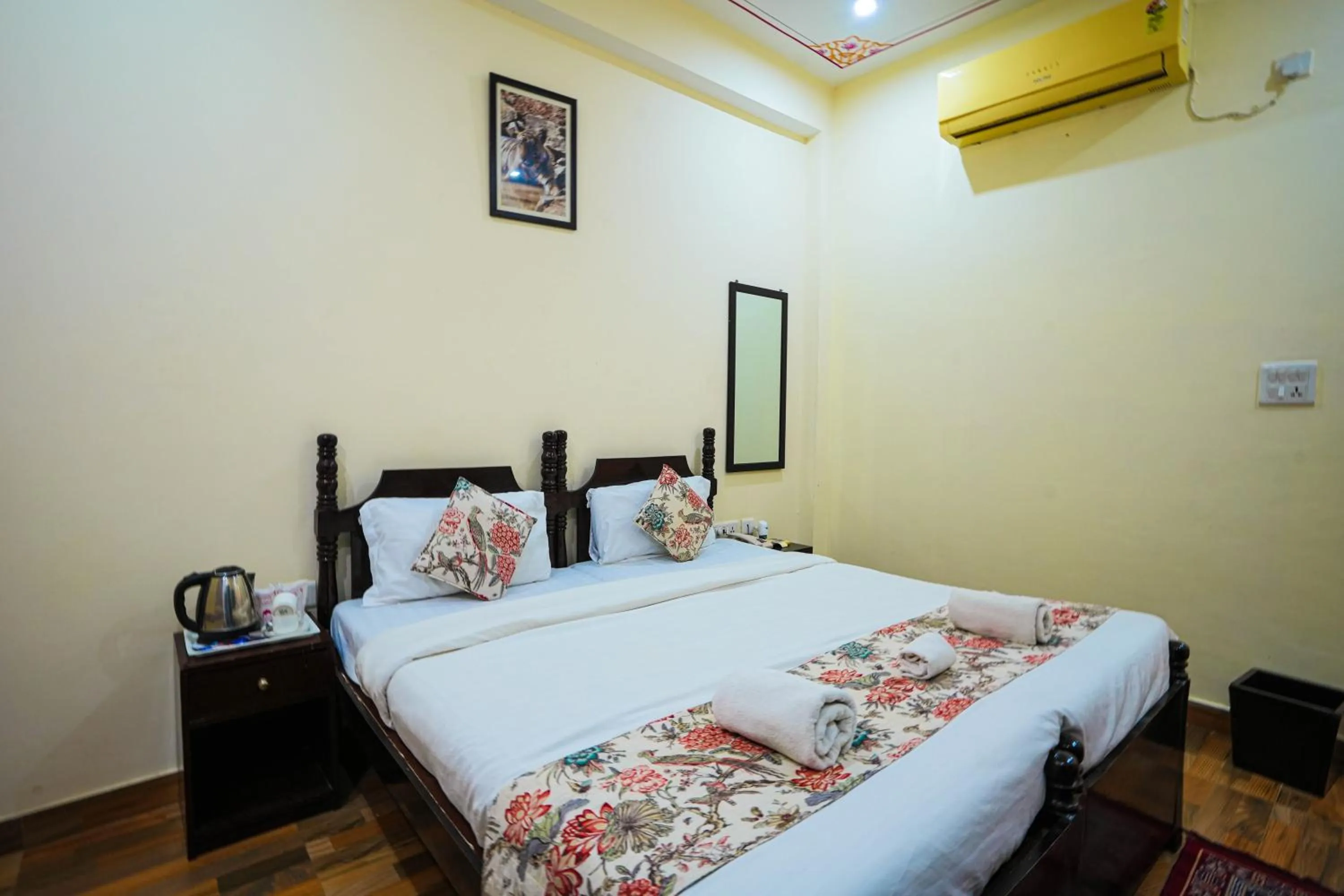 Bed in Rajputana Heritage