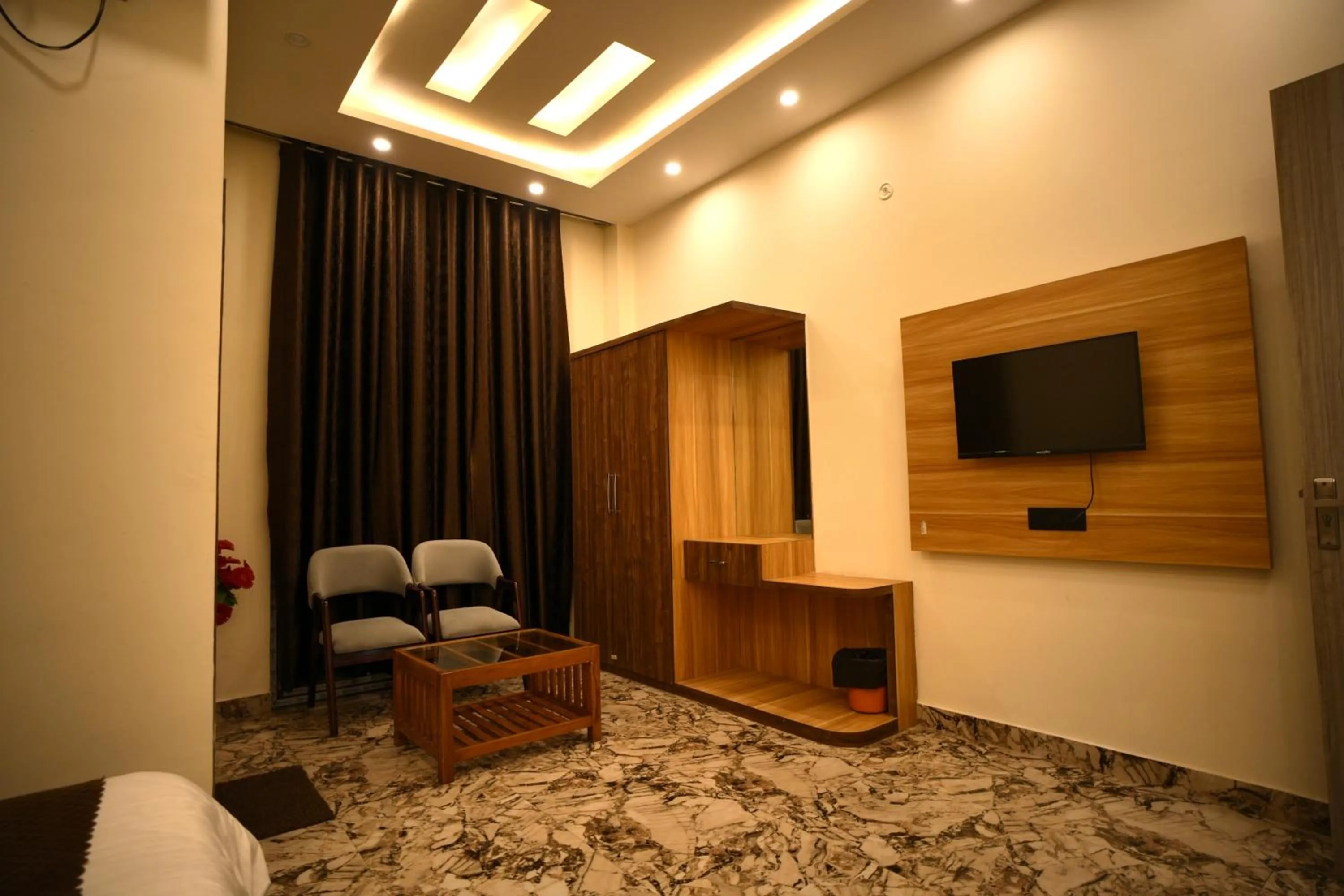 Communal lounge/ TV room in JB Square Resort, Ayodhya