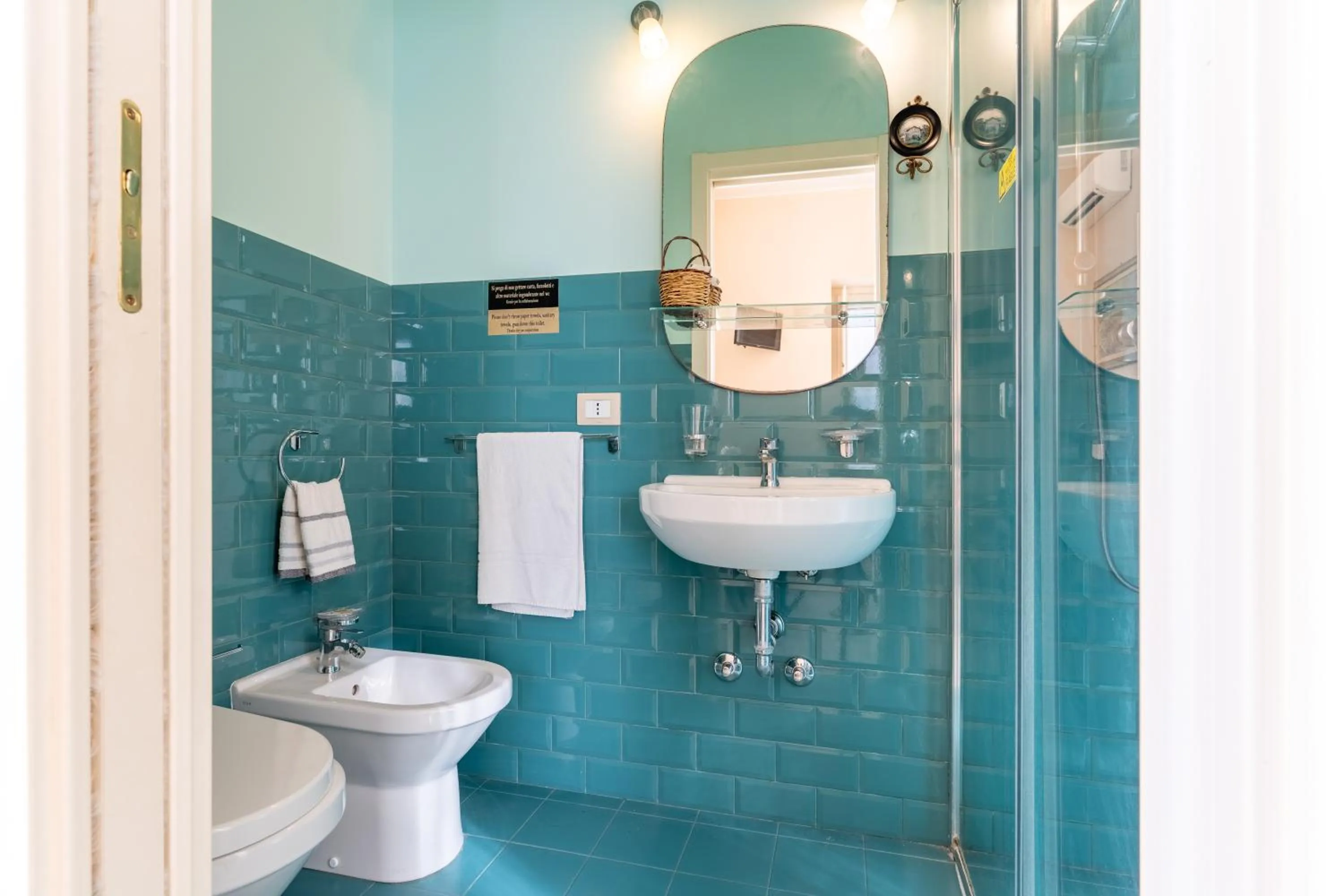 Shower in B&B Cumpari Turiddu