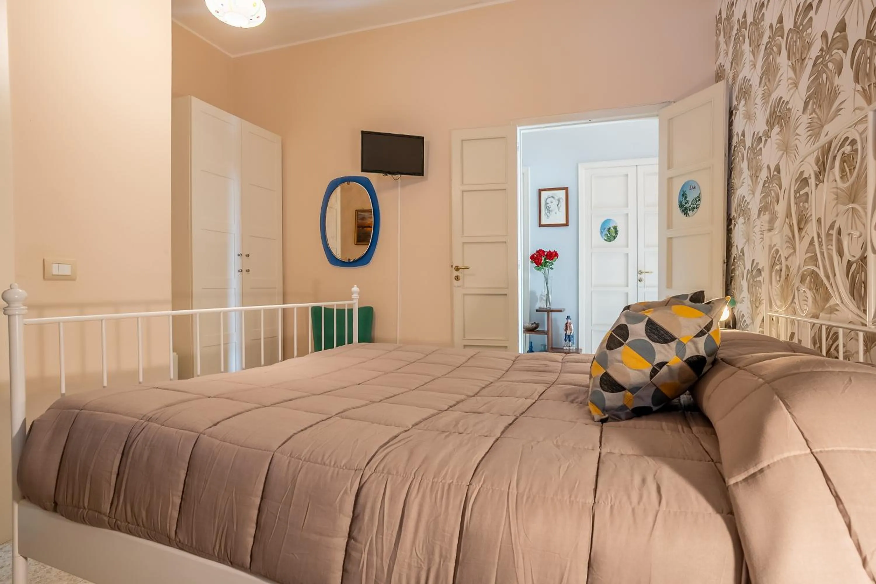 TV and multimedia, Bed in B&B Cumpari Turiddu