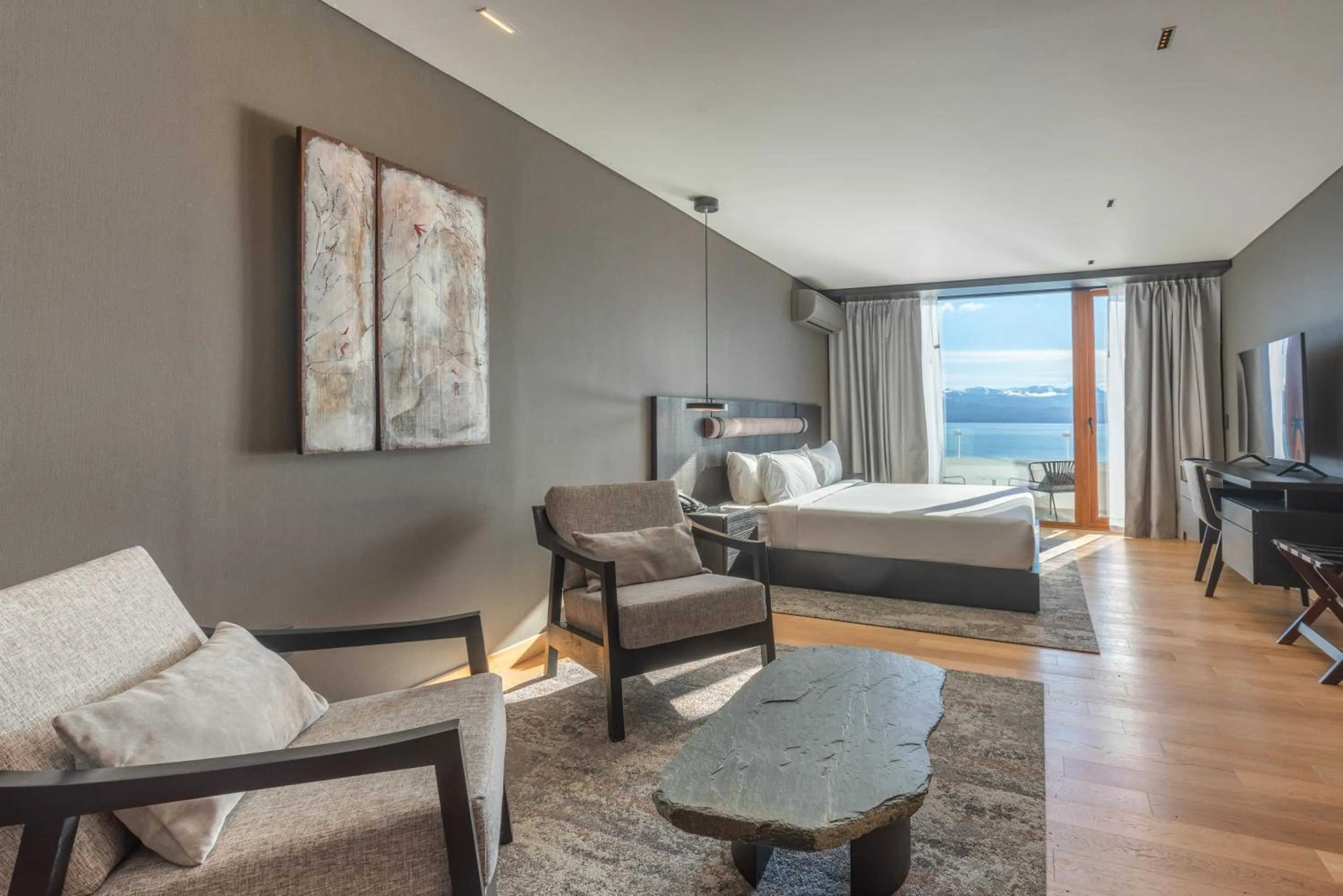 Photo of the whole room, Bed in Radisson Blu Bariloche