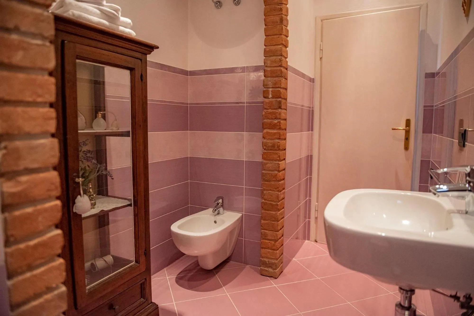 Toilet in Cav Costa degli Etruschi