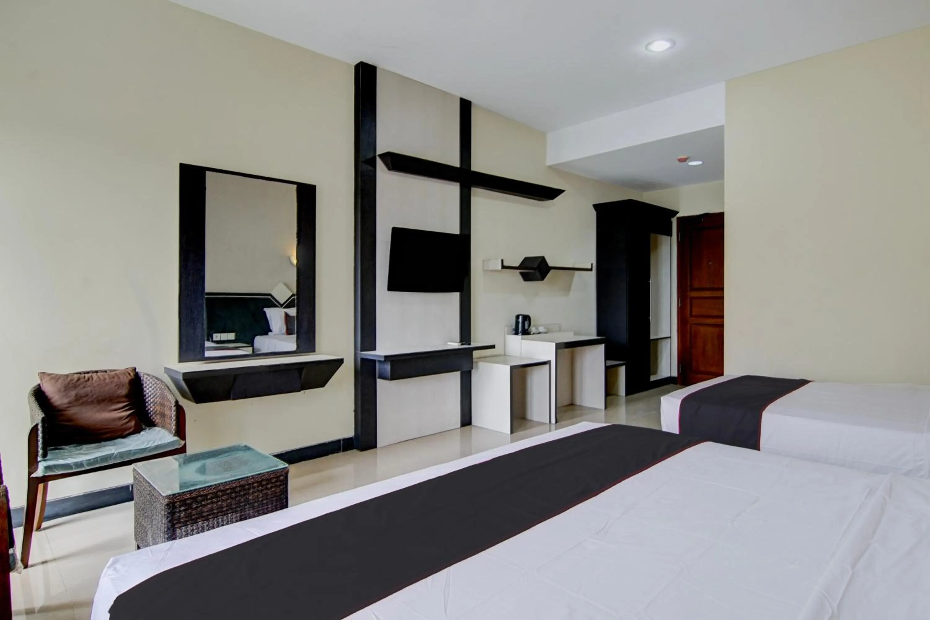 Bedroom, Bed in Townhouse Oak Pekanbaru near Mall Pekanbaru formerly Hotel Grand Sahara