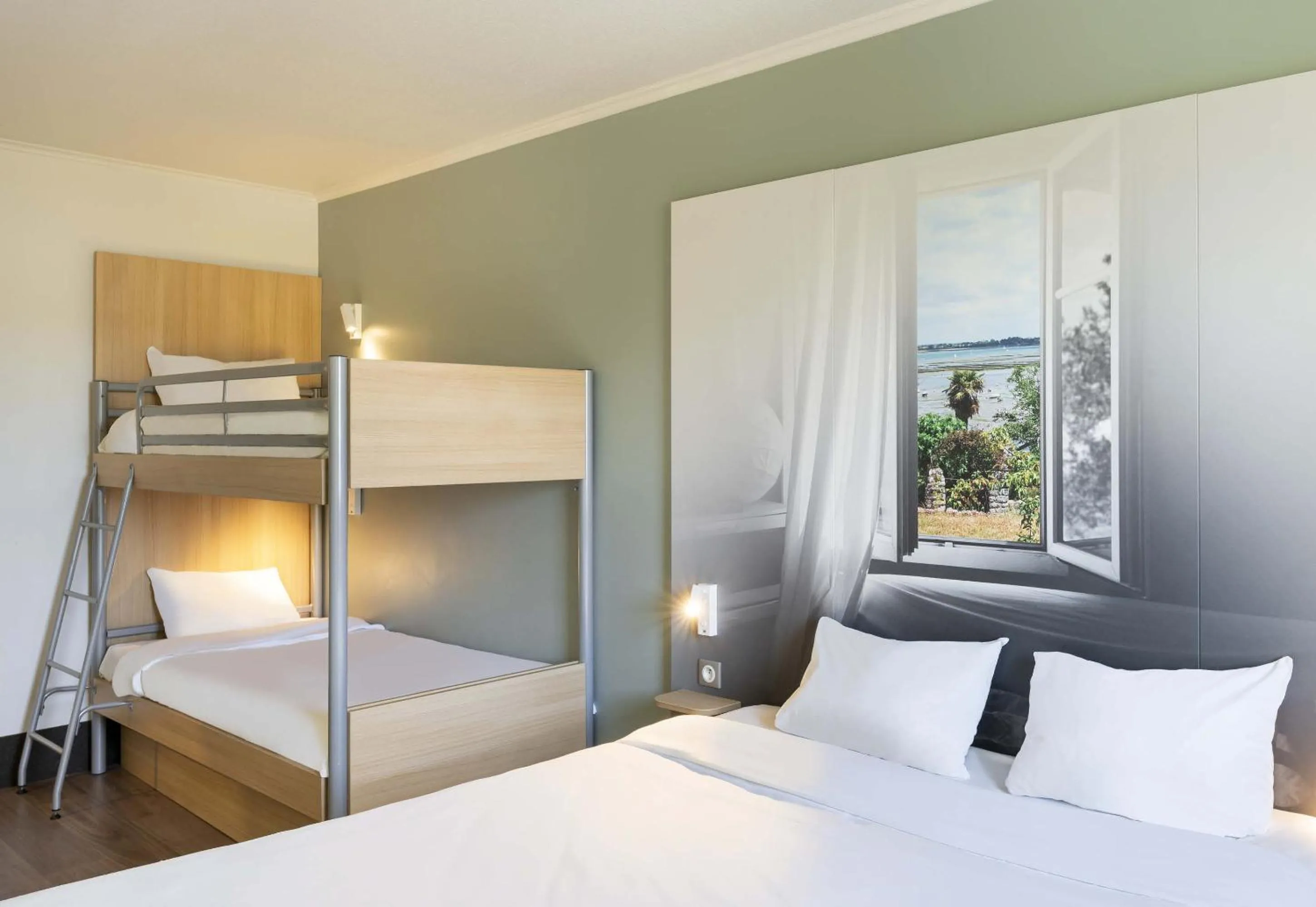 Bedroom, Bed in B&B HOTEL Vannes Ouest Golfe du Morbihan
