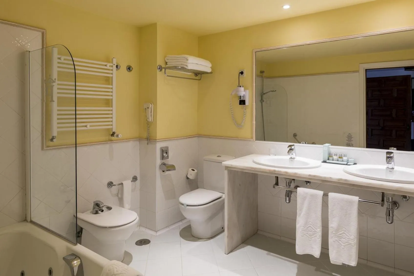 Photo of the whole room in Parador de Tortosa