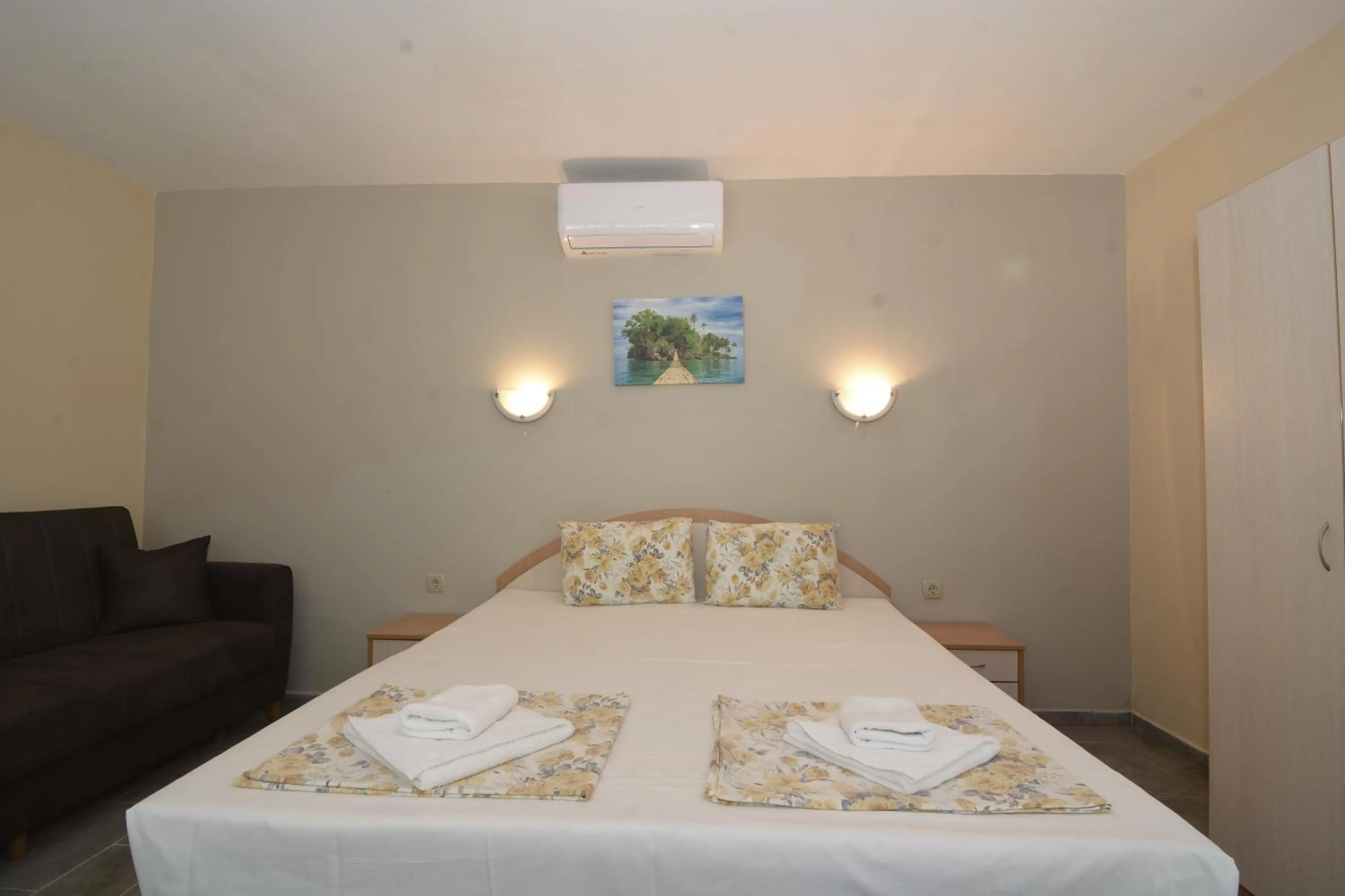 Property building, Bed in Atlantic Complex Ravda