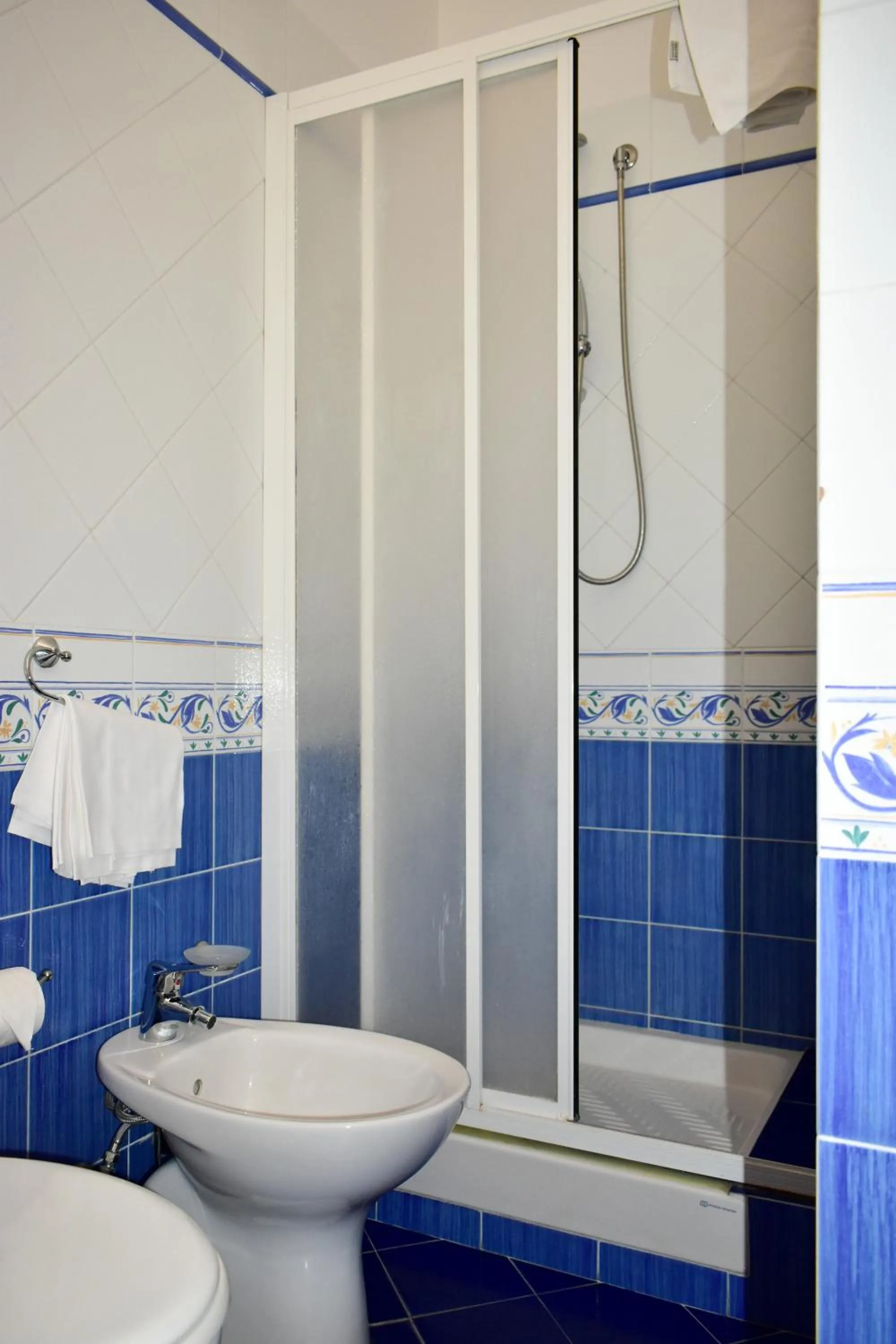 Shower in Hotel Amyclae