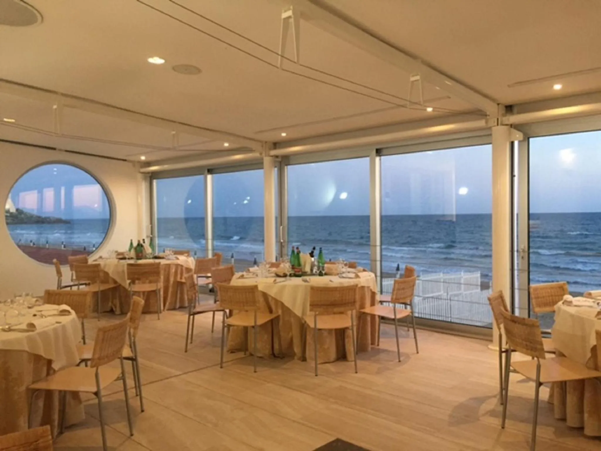 Communal lounge/ TV room in Hotel Amyclae