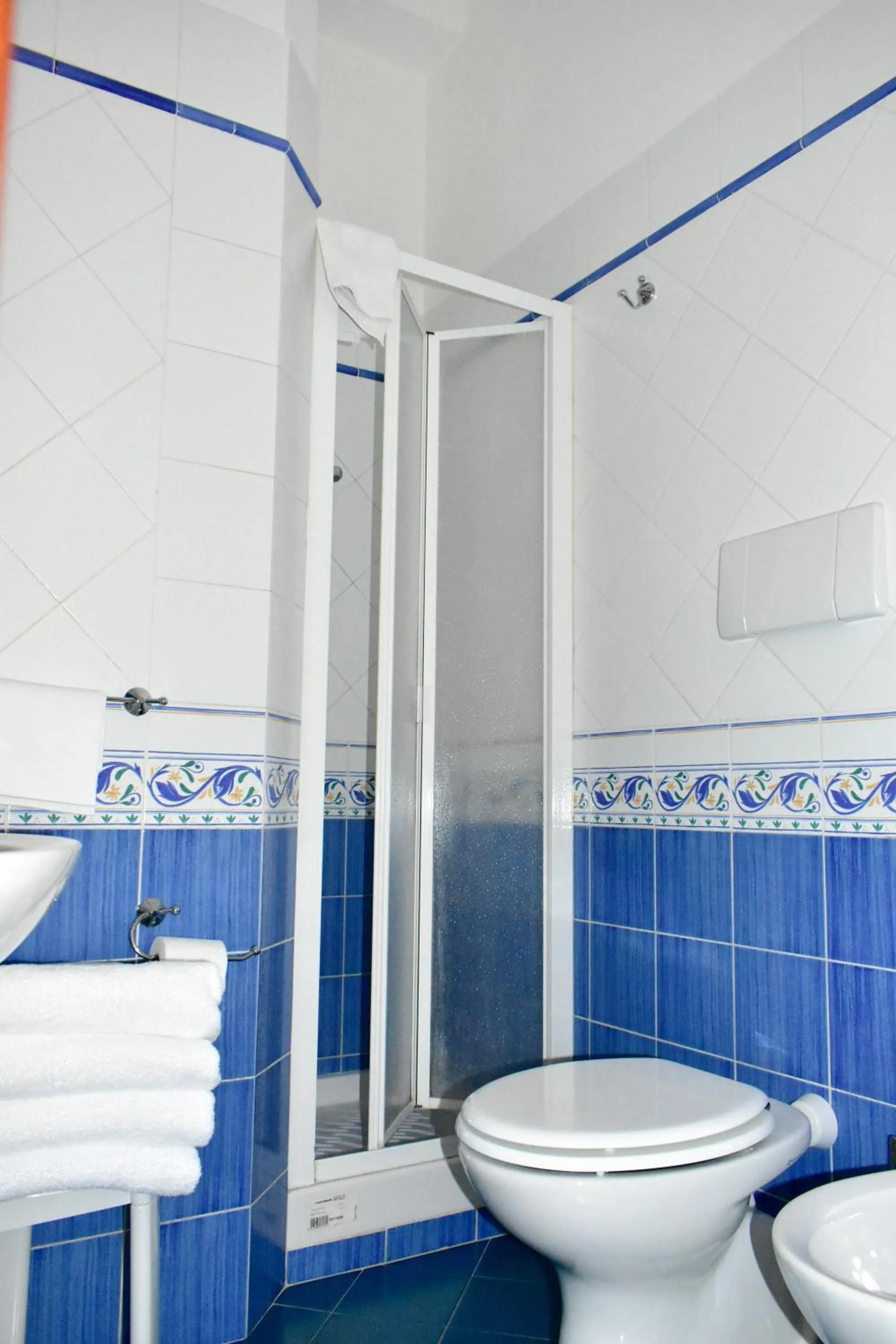 Shower in Hotel Amyclae