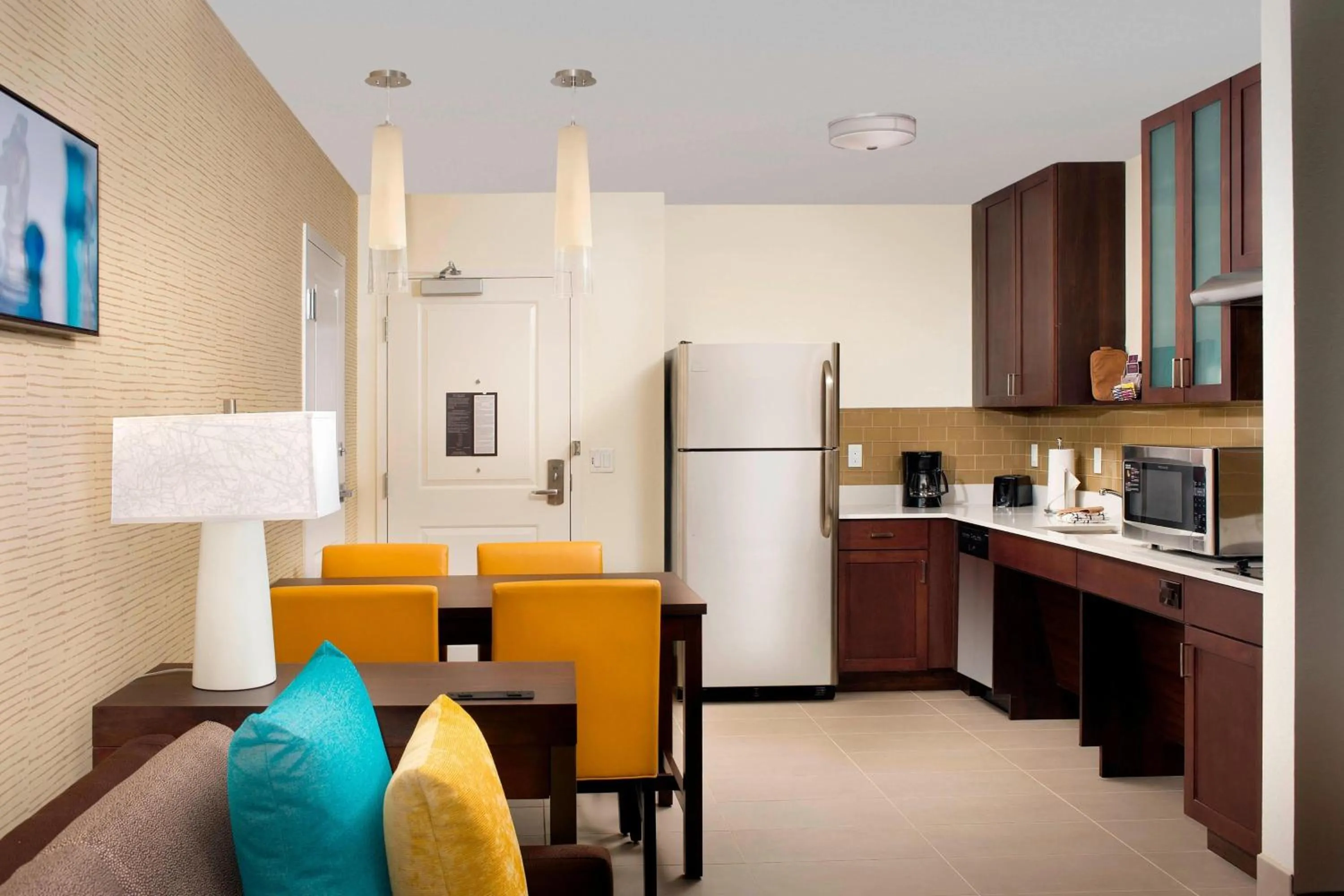 Kitchen or kitchenette in Residence Inn by Marriott Miami Airport West/Doral