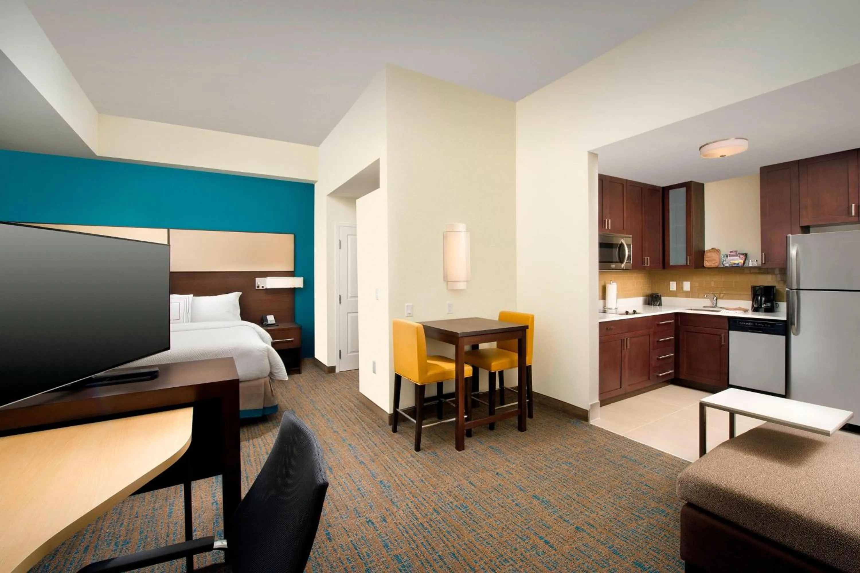 Kitchen or kitchenette, Bed in Residence Inn by Marriott Miami Airport West/Doral
