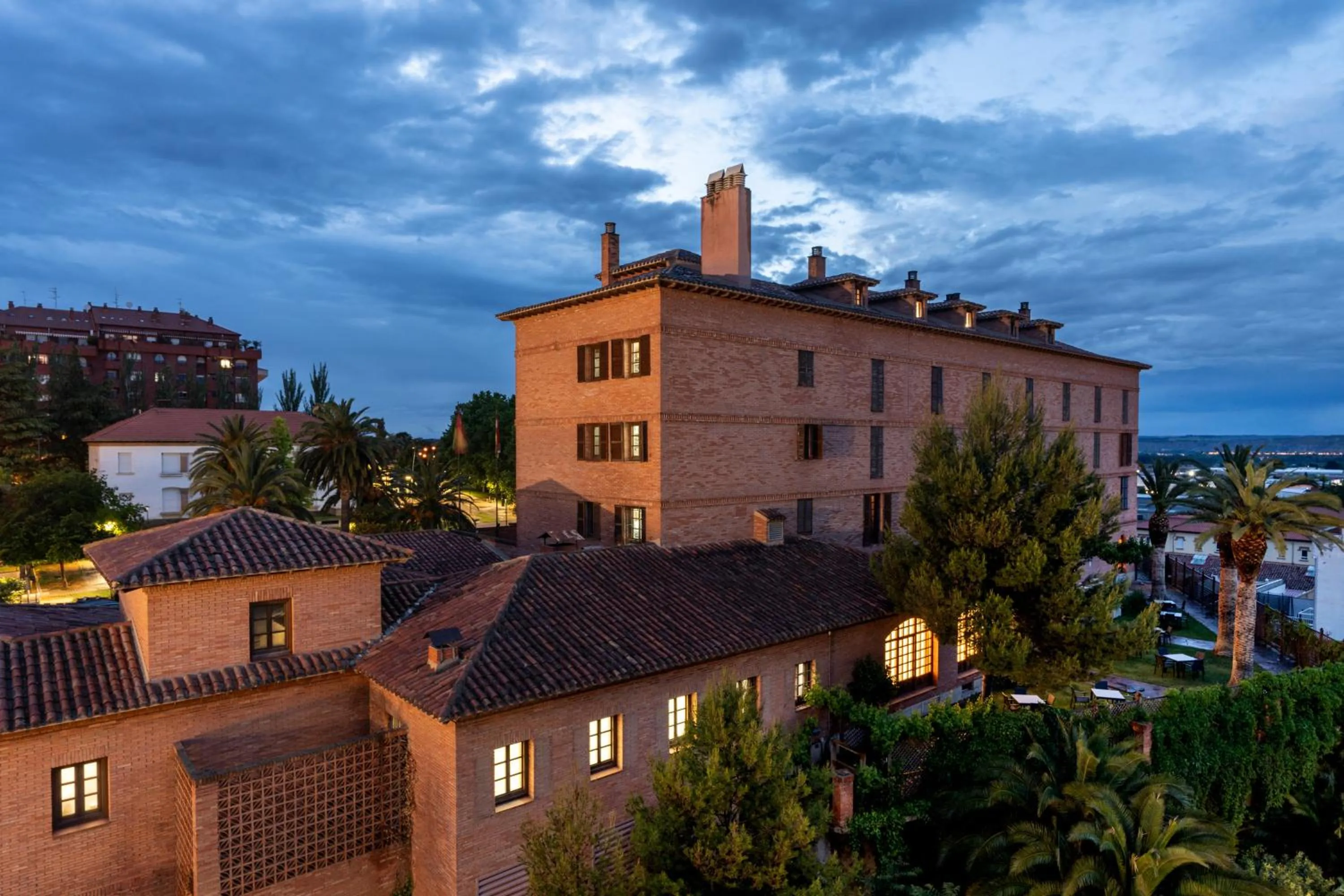 Property building in Parador de Calahorra