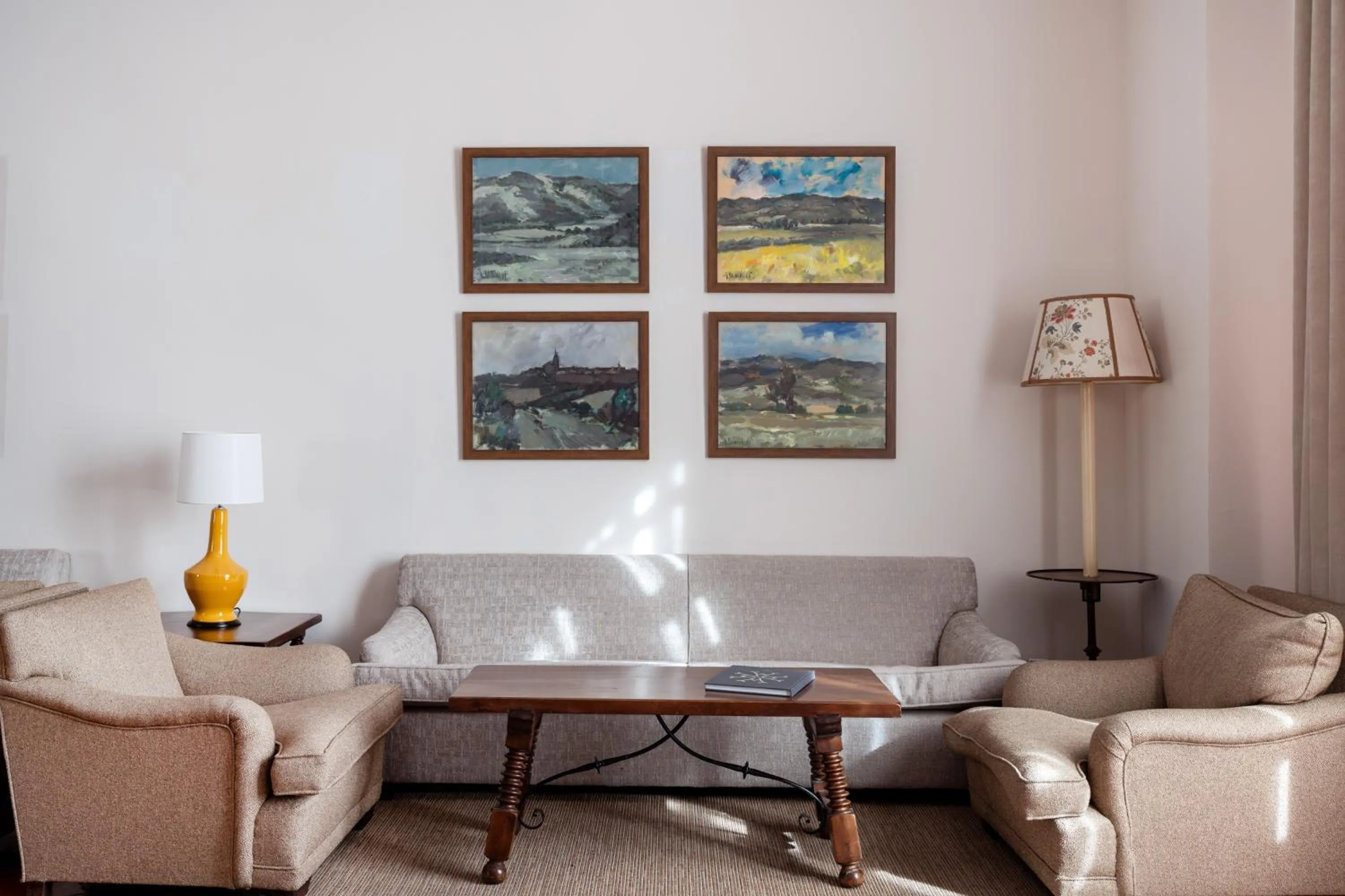 Communal lounge/ TV room in Parador de Calahorra